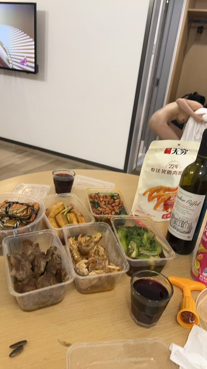 简简单单的 6 个菜，还行！ https://t.co/ZJ3OIIGnxQ