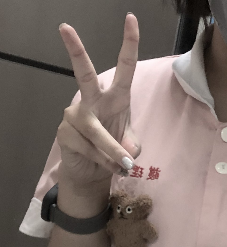 今天扮ㄉ是

\可悲上班人^.^✌️/ https://t.co/2pLb2yZSxA