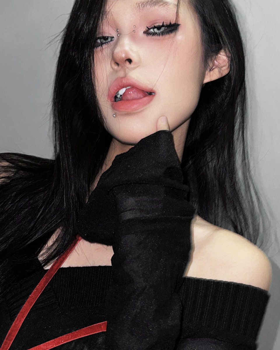 如果人人都踩我一脚的话就尽情踩吧 反正我是足控 https://t.co/2x1qBmmeK0