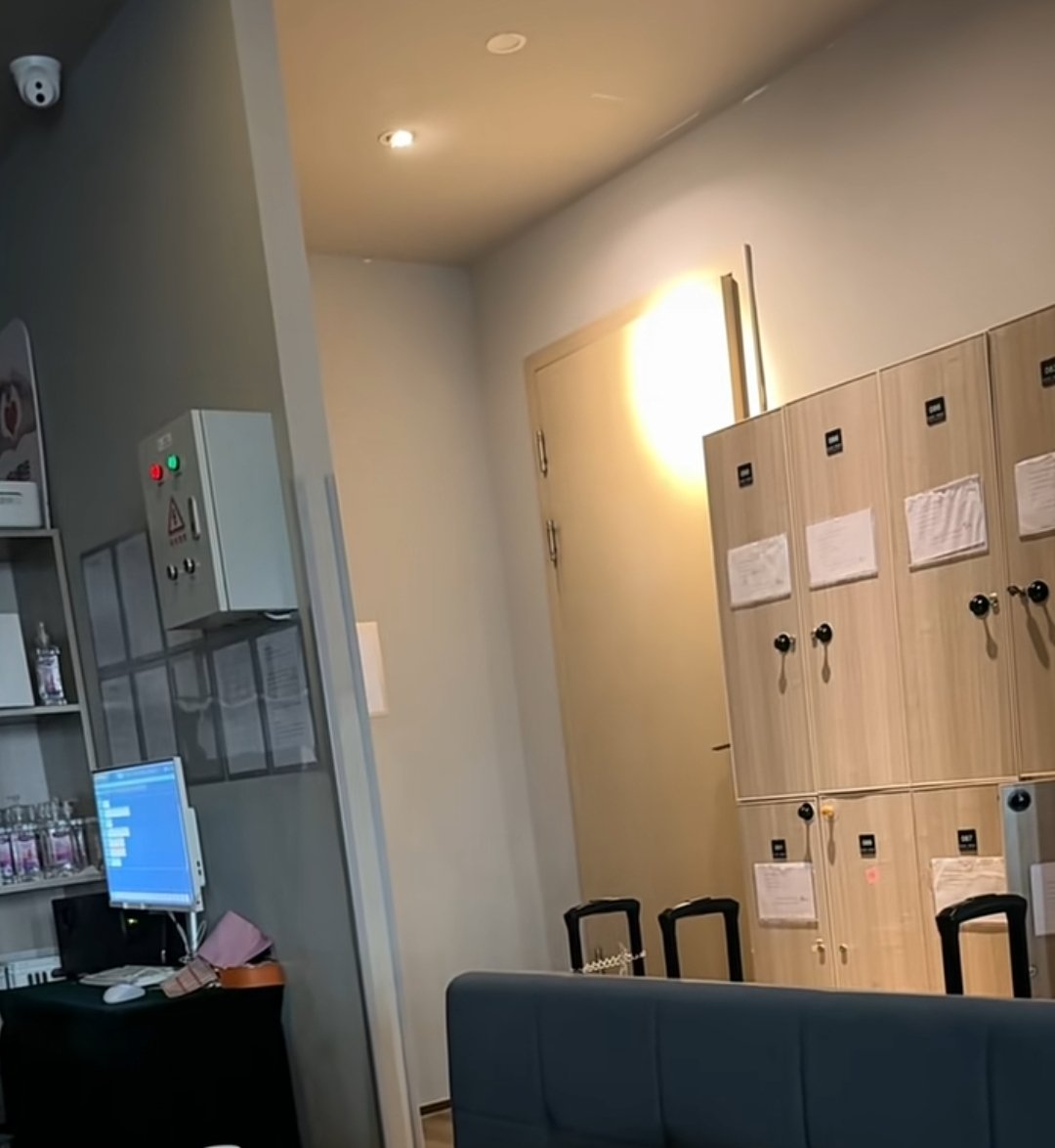 还没下班😭 https://t.co/Ybml4Gl3Tk