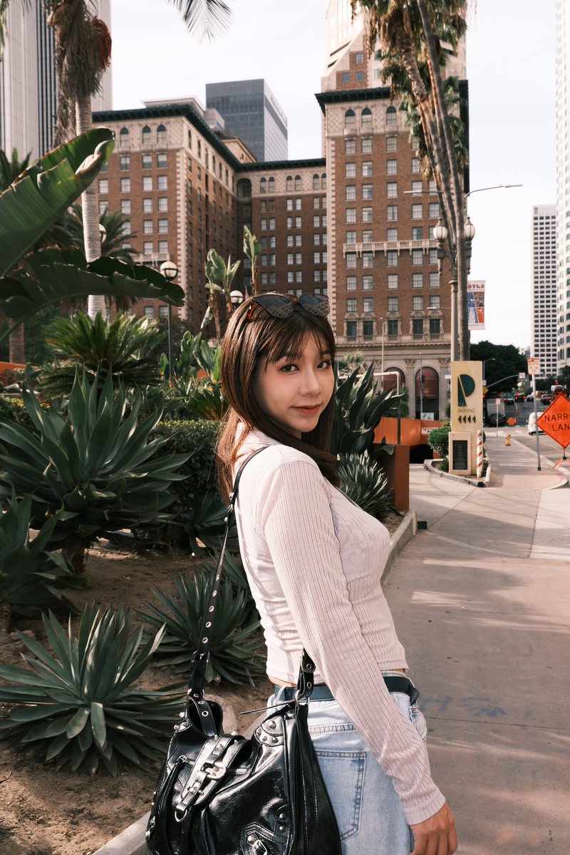 Do I look good? #SFW https://t.co/t5Ggzl3y5t