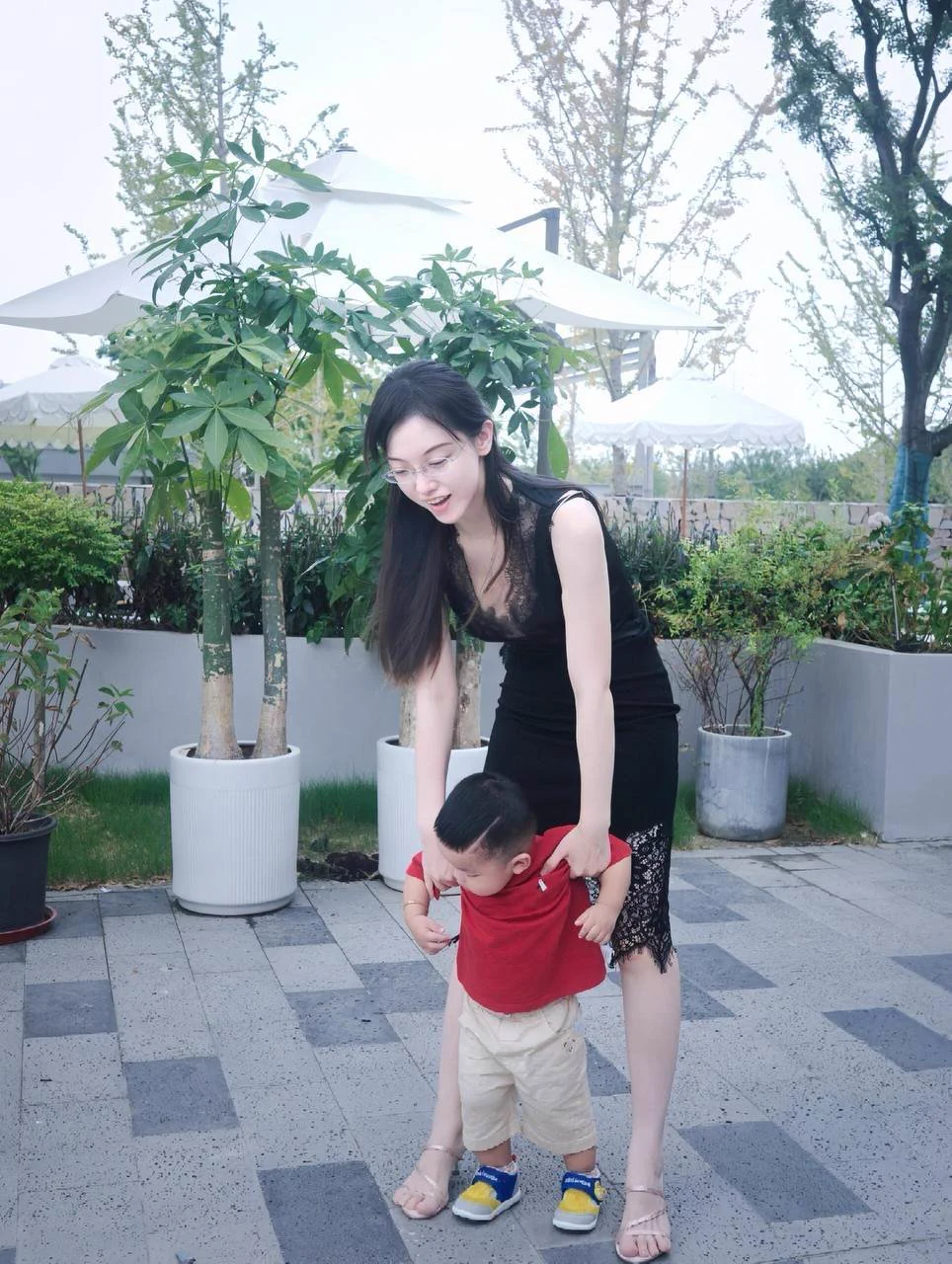 本人声明：约的话看人，不是什么屌丝都约，感觉聊的来在说叭，连一个成年人共同的话题都没有，你觉得见面不会互相无语嘛，所以感觉至上，不是什么人都约，小孩子也不考虑哈，我就想找一个同龄或者比较相向的男士！ https://t.co/PI4RXaB8K1