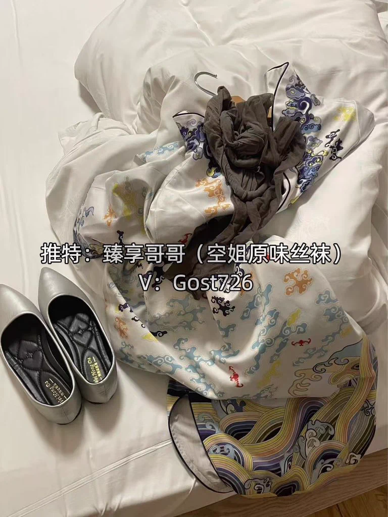 感谢大佬倾情赞助三双空姐原味丝袜，直接给电报群里的兄弟们当福利发了。大佬人爽快靠谱，有想买空姐原味的可以直接联系！@gozhn8480563580 https://t.co/QgNtF6fgc2