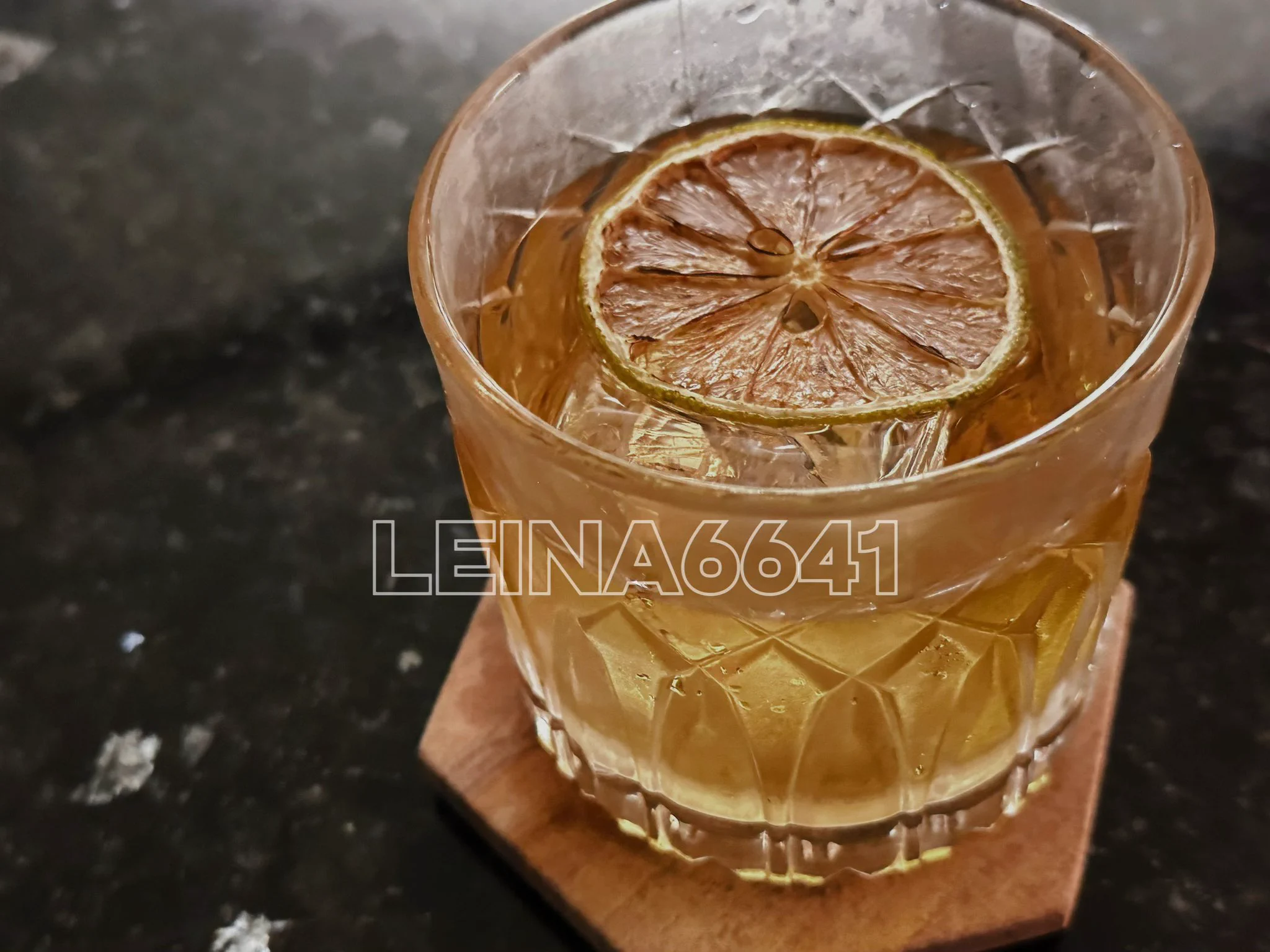 台中西區新酒吧-Amber bistro琥珀老闆調酒很有料🤩我完全不喝琴酒的人…問老闆想解酒喝點清爽的要喝什麼他端出Gin Tonic…Damn…我竟然覺得很香很好喝٩̋(๑˃́ꇴ˂̀๑)從經典到店家特調嘗試四杯不說了😎已購買，小孩愛喝#台中 #台中酒吧 #酒吧 #推薦 #無業配https://t.co/C8PDwyoTul https://t.co/KnlzBYICDc