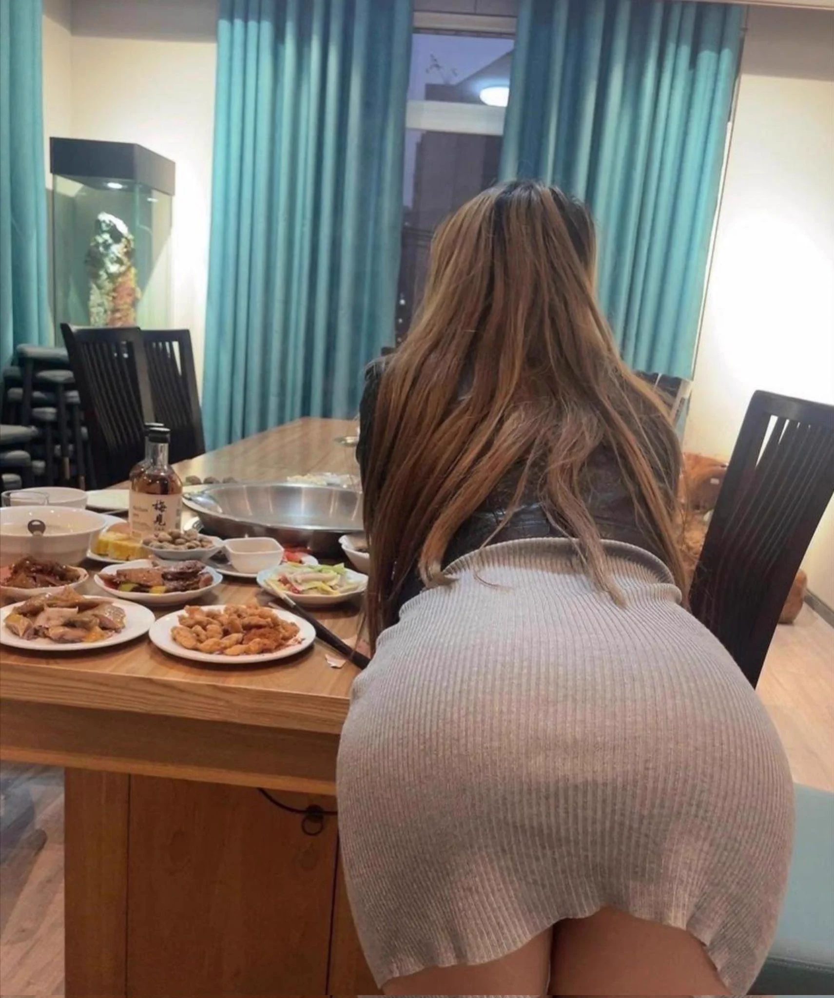 我说喝酒好，免得第一次见面没什么话说，酒吧氛围好，喝醉了做完爱 话匣子就打开了 https://t.co/xga62T6zW8