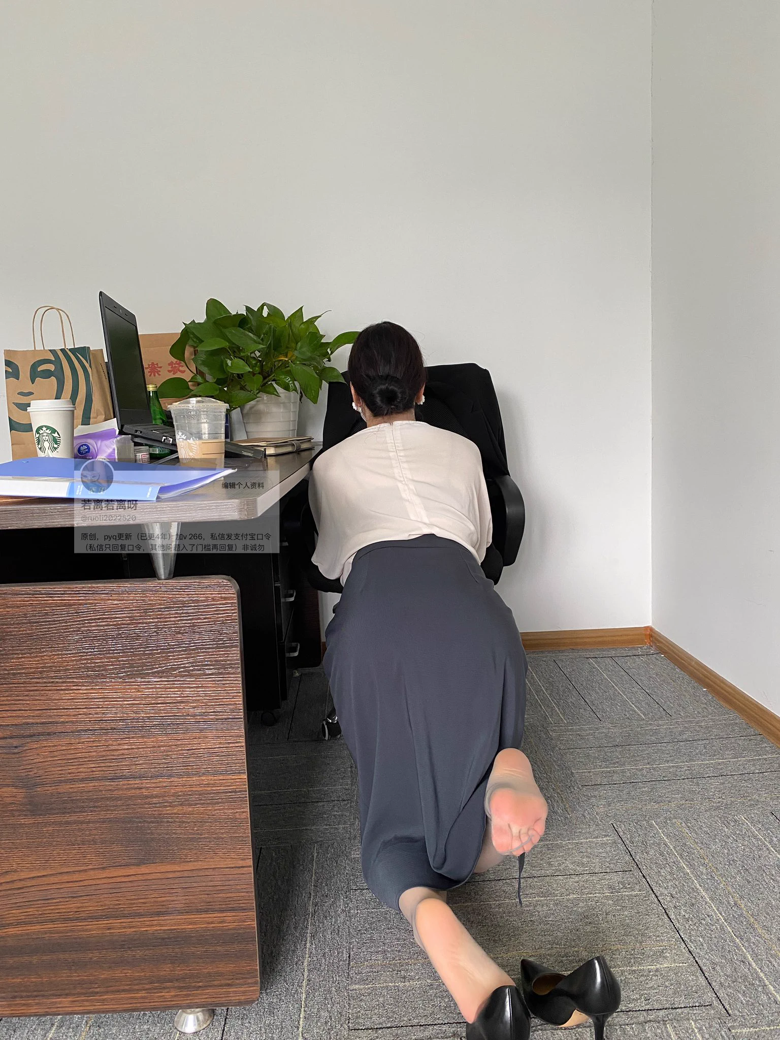 灰色的脚底拿起来闻下 https://t.co/Pqx0X11MOm