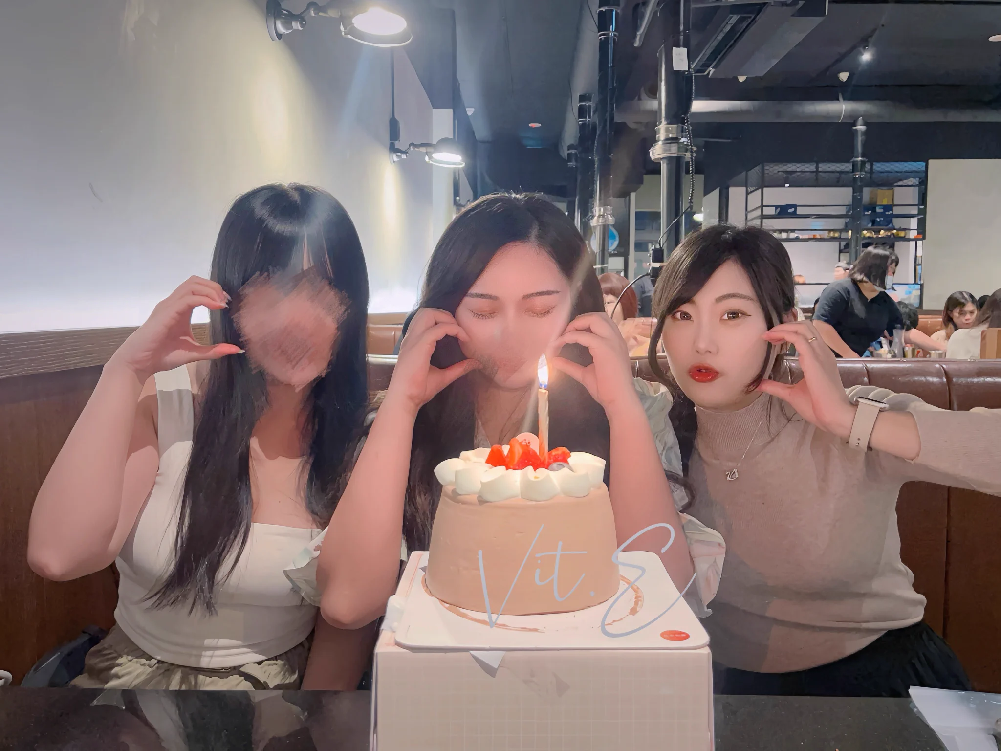 生日月的第一顆蛋糕🎂@LuLu202402 @sep21i 兩年多了每次合體仍然嘰嘰喳喳在推上與妳們相遇是我三生有幸✨#老婆們💗 https://t.co/0vYyZJZWLy