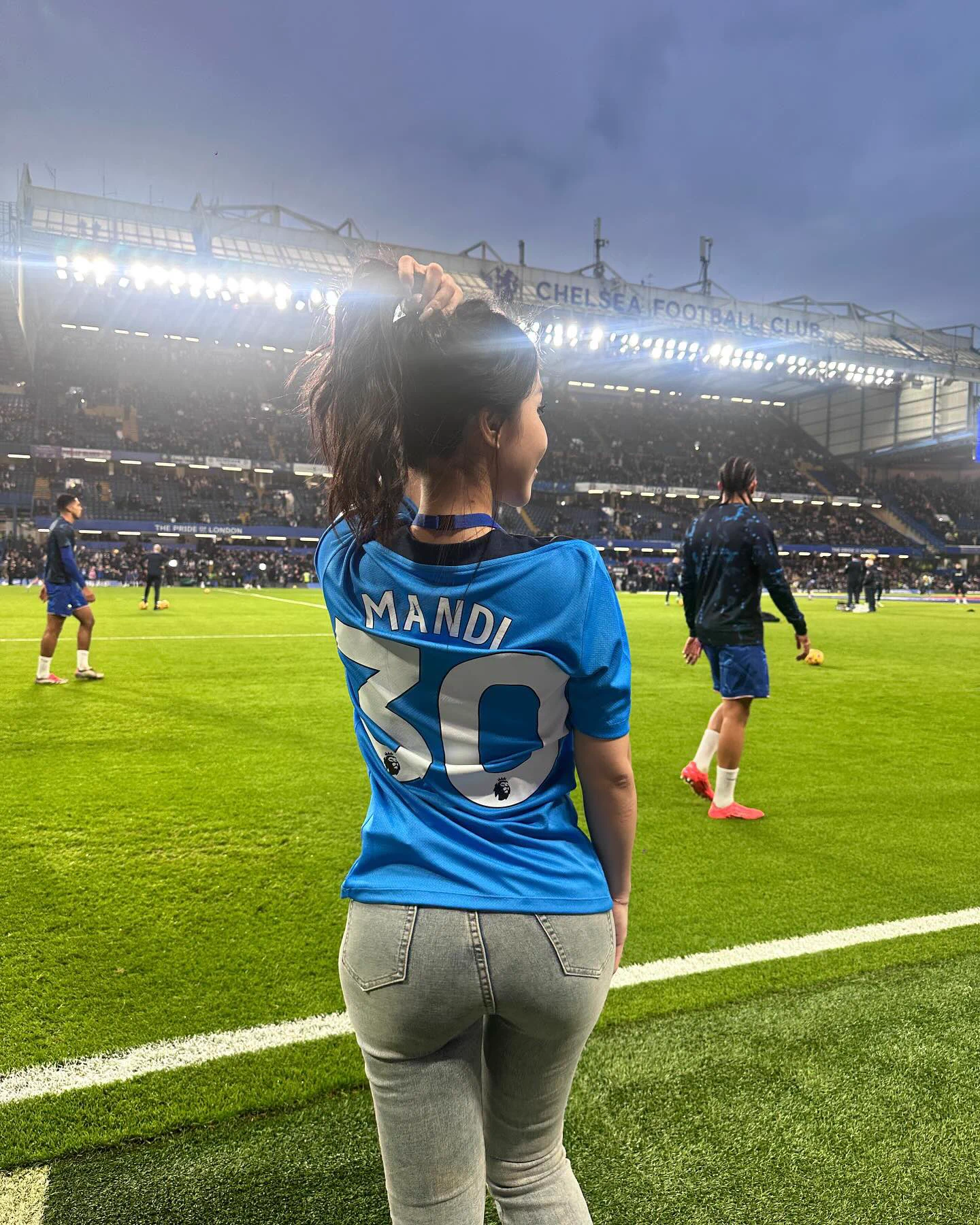 飛了近一萬公里
來英國給 @chelseafc 加油🥳
現場的氛圍感實在太好了

#garycahill #fc#chelseafc #🇬🇧 https://t.co/GwZpoUpGr4
