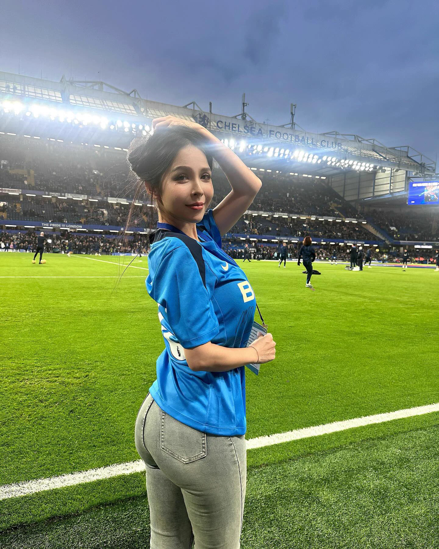飛了近一萬公里
來英國給 @chelseafc 加油🥳
現場的氛圍感實在太好了

#garycahill #fc#chelseafc #🇬🇧 https://t.co/GwZpoUpGr4
