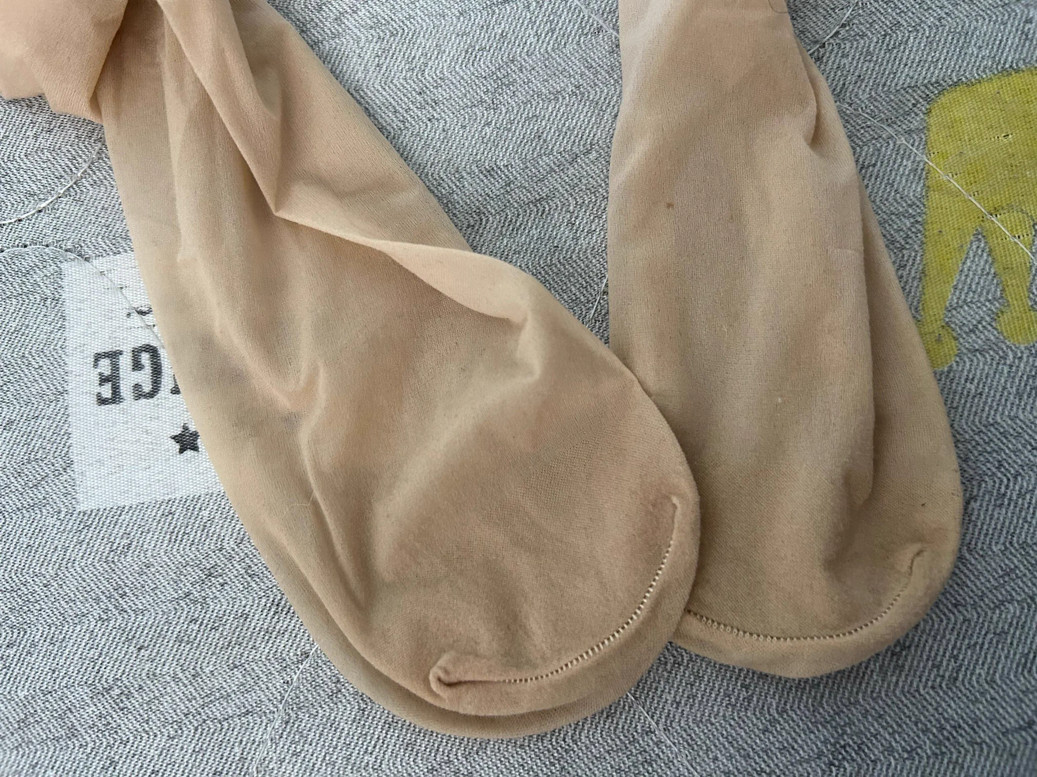 0571杭州地区，老婆让帮忙洗两双丝袜，同好老哥懒得洗直接贡献出来给同城同好上门保养，也可以互换原味。坐标萧山区，可地铁口交换，杭州同城有意向的私。 https://t.co/lKtrOWgq68