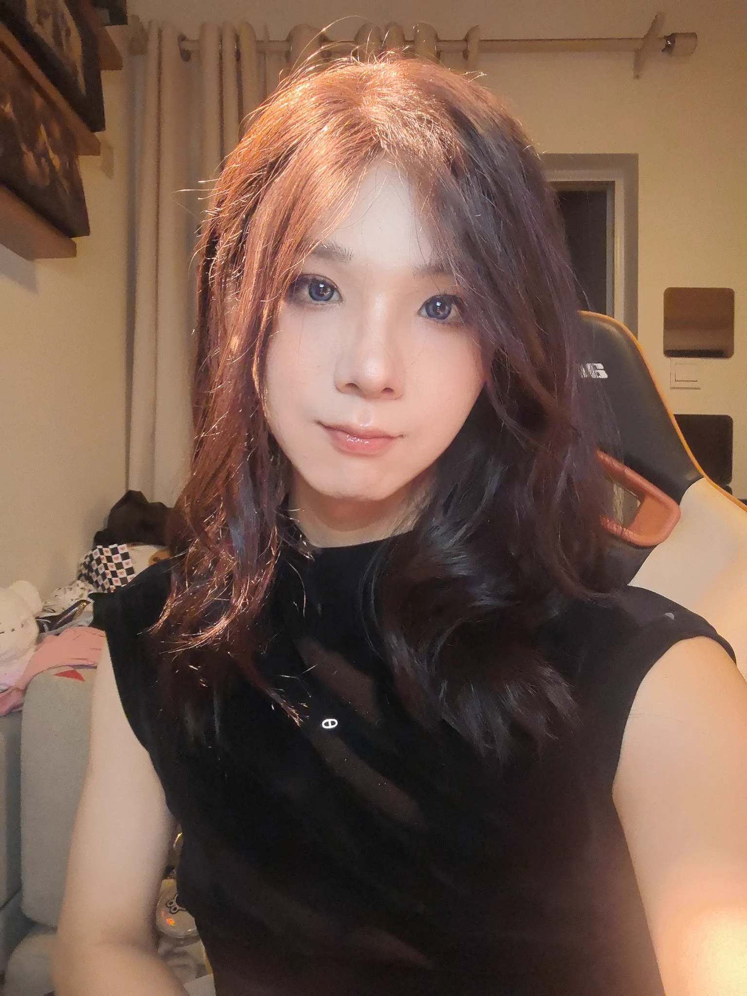 vv又老了一岁呀～来深圳过得第四个生日第一年夏音/生生/蚊子/8023/小白/塔子一起在v家喝酒，太晚扰民，被警察上面尿检；第二年为情所困，孤孤单单，哭哭啼啼抓着小熊来v家陪咱过生日；第三年有猫老师陪v，过得热热闹闹的；今年好像不太看中这些，只想安安静静的一个人躺躺了😂😂😂看起来确实是上岁数了