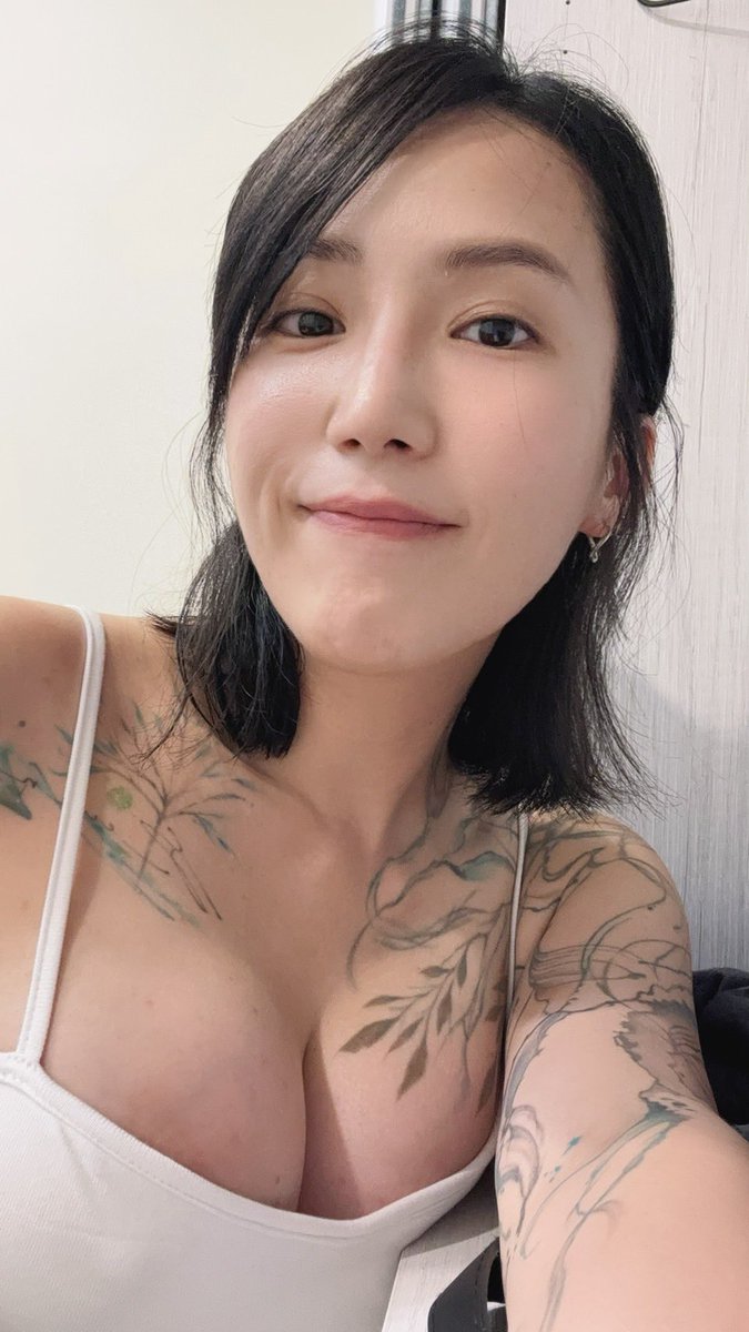 頭髮越來越長，該不該剪呢🤨 https://t.co/JKKZuM7WOL