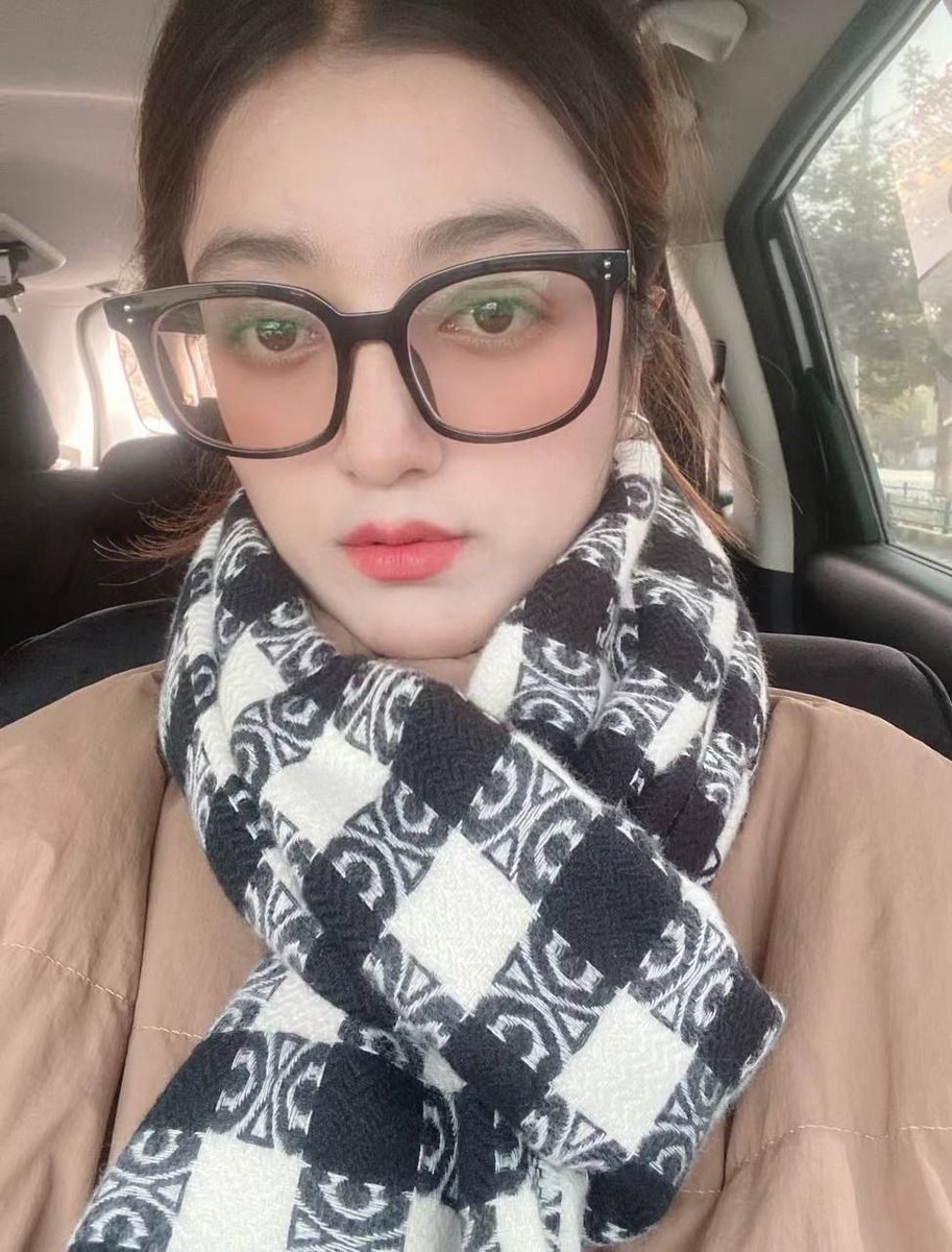 【网友投稿 No.1189】大黑框眼镜小姐姐 #眼镜娘 #眼镜妹 #投稿 #反差 #投稿曝光 #女友 #女友分享 
#女友系列 #女同学 #女同事 https://t.co/YKRlgAaPpY