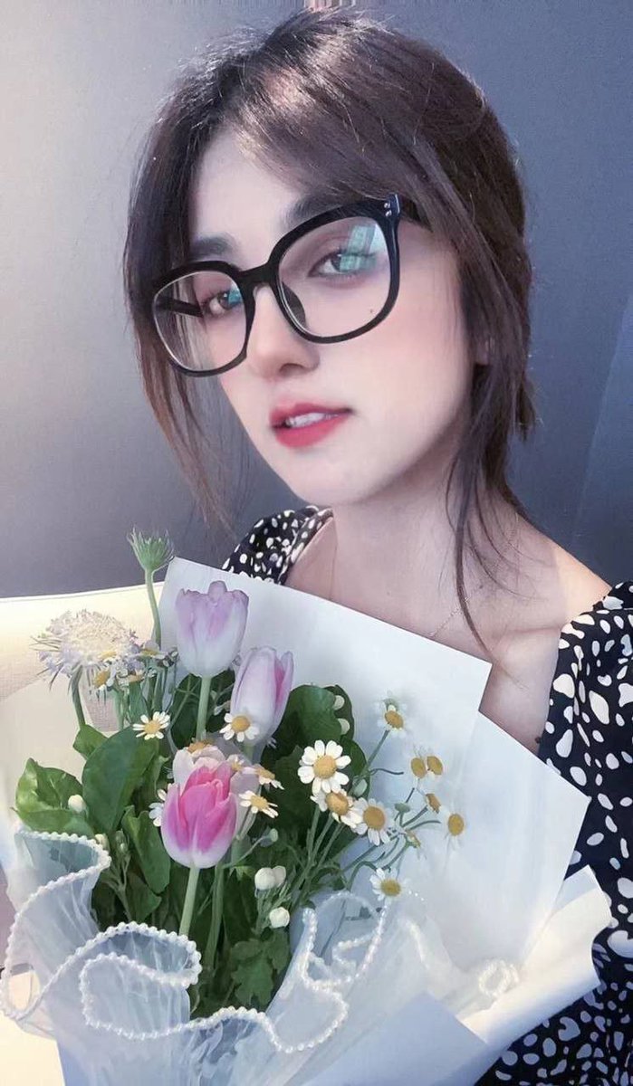 【网友投稿 No.1189】大黑框眼镜小姐姐 #眼镜娘 #眼镜妹 #投稿 #反差 #投稿曝光 #女友 #女友分享 
#女友系列 #女同学 #女同事 https://t.co/YKRlgAaPpY