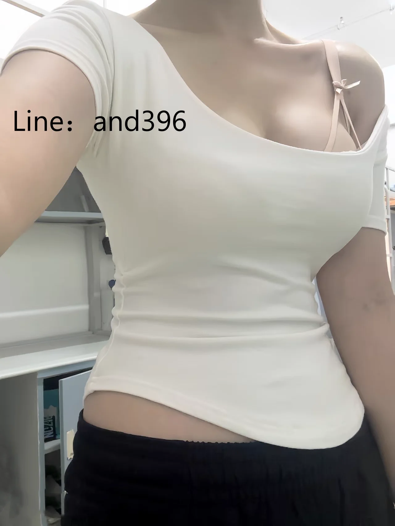 剛搬貨物 有人想跟我在店裏的試衣間跟我愛愛嗎 想的來報名吧 https://t.co/RCZnSNFTDs