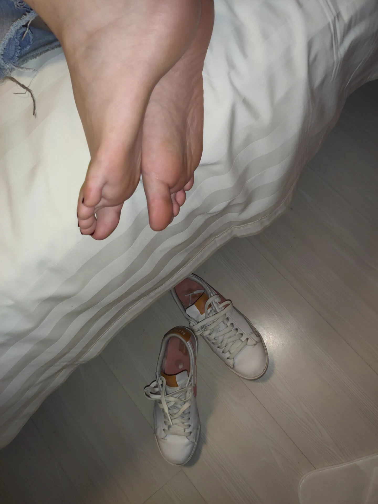 大佬投稿，寻0539山东临沂夫妻情侣同好，交换伴侣鞋袜互射互玩。坐标兰山区，女主95后，身高168，体重49，鞋子风格偏运动青春，骚臭小脚丫，不找单男。临沂符合条件的私我报名，拒绝白嫖。 https://t.co/tS98sFBEji