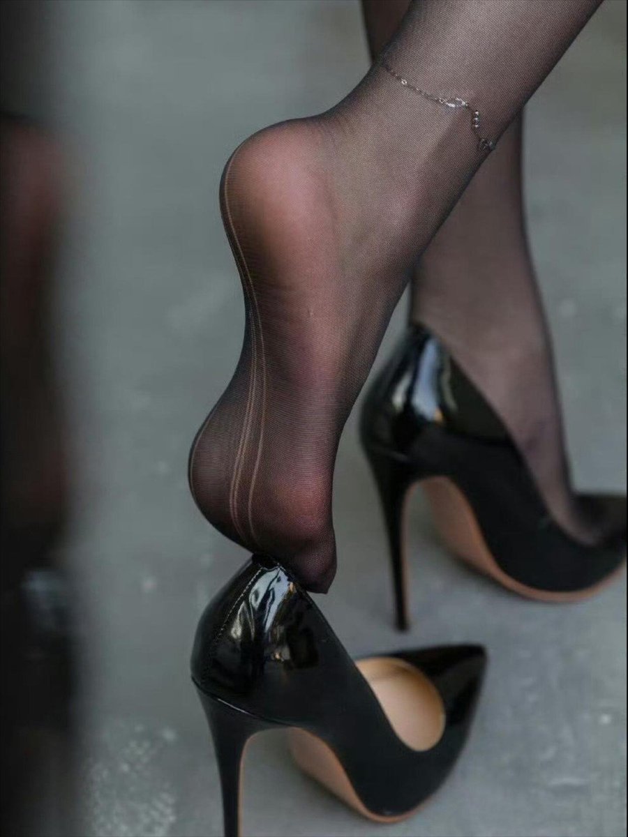 #黑丝足底 https://t.co/lXWGNji2X6