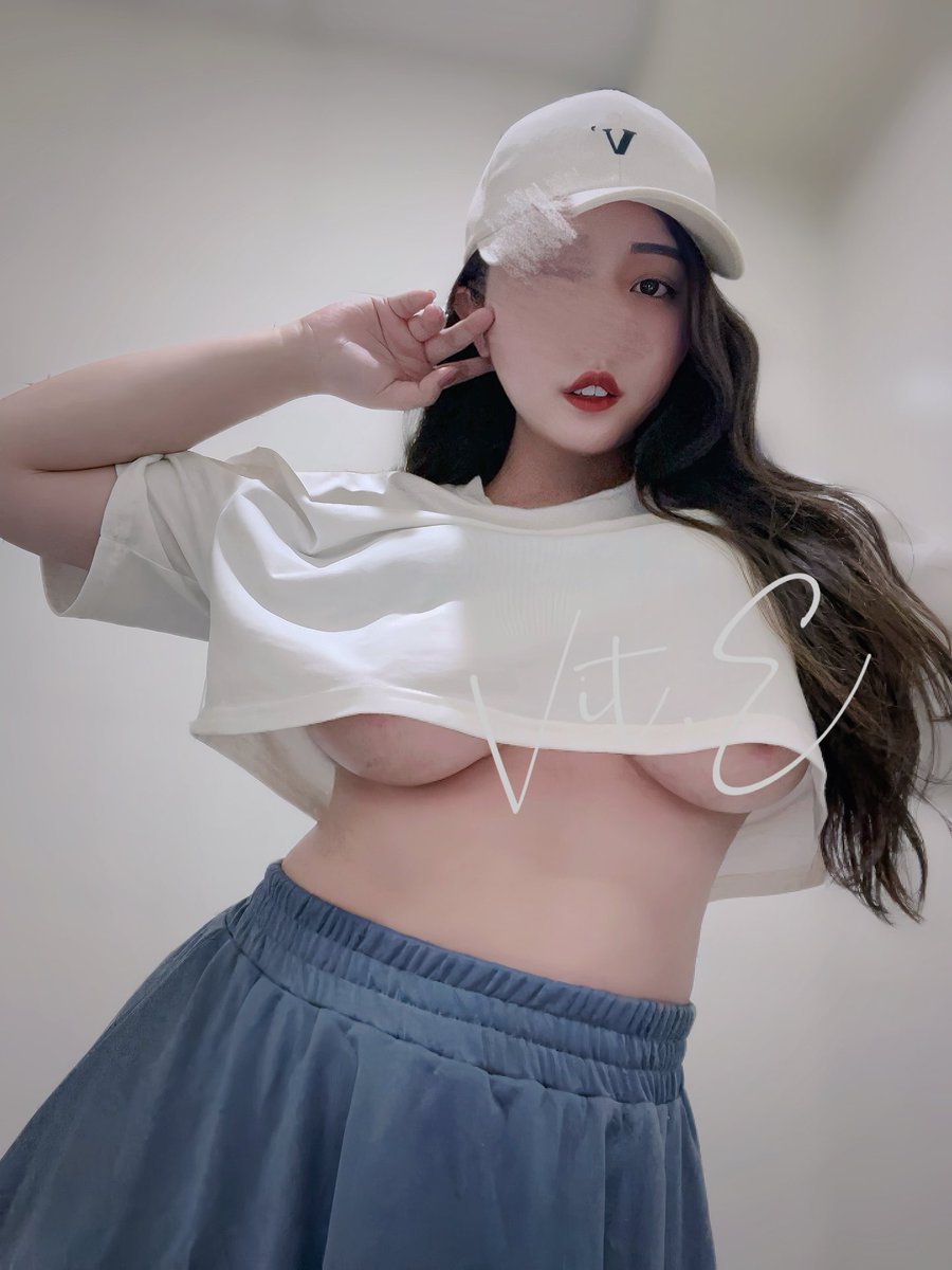 有時上班也會想來個「便服日」
走在路上會不會被當大學生٩(ˊᗜˋ*)و

#辦公室 #下乳 #南半球 

到底是乳溝比較讚
還是下緣比較讚😳 https://t.co/tPLV6cTj8S