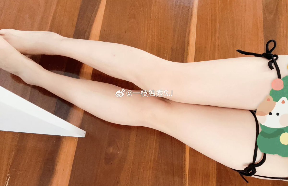 拍照结束了。
明晚起发新的订阅。

今天这个是连体衣，就是那个绑带我没搞懂，瞎在腿上绑了绑。哈哈 https://t.co/iFsg7Ctaze