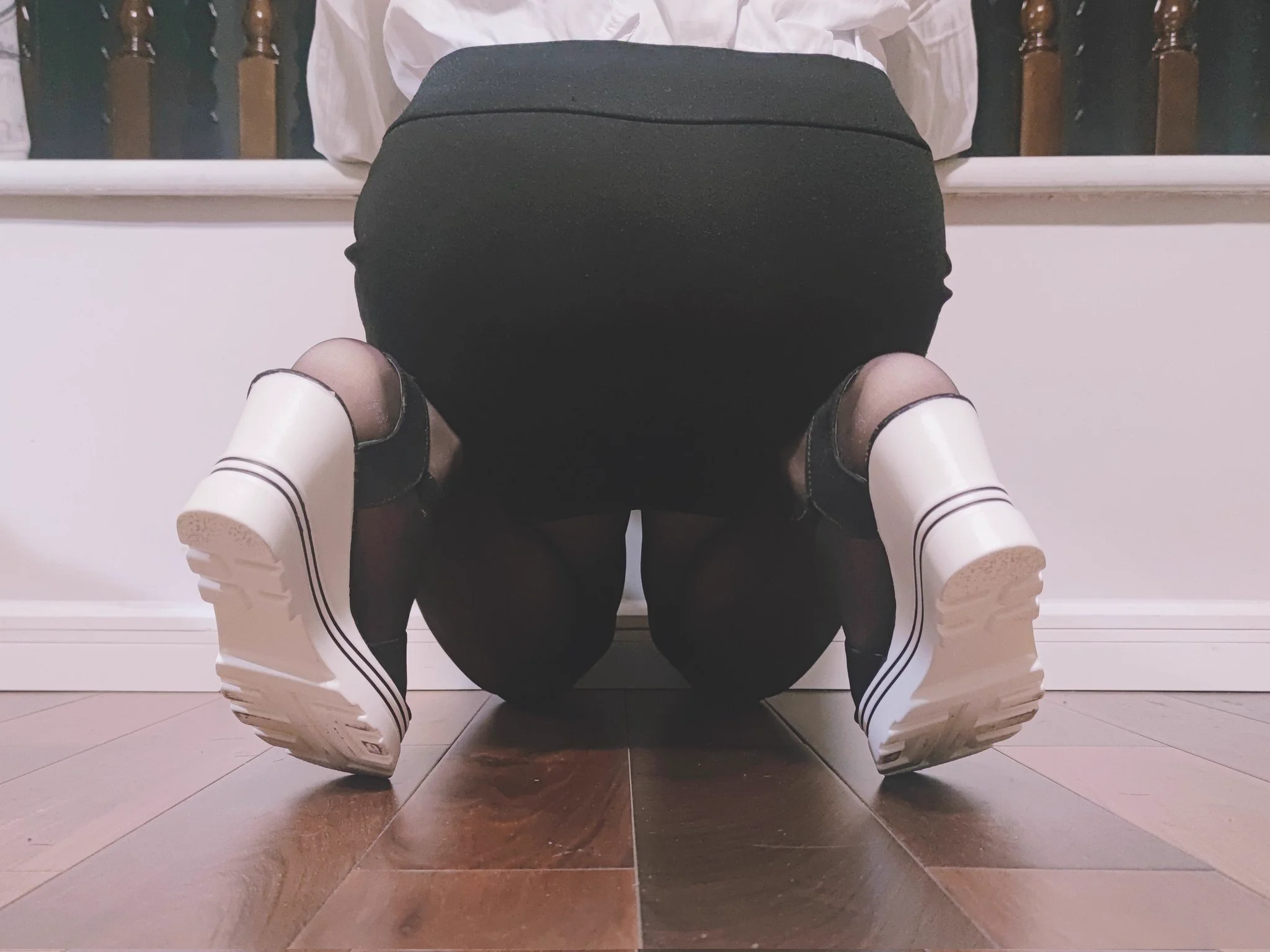 现在只要我一出现在走廊上，就会有男同学来拍我屁股。虽然这样不对，但作为老师，我还是要微笑面对他们。#女大学生 #女老师 #清纯 #母狗 #校妓 #妓女 #公交车 #骚货 #贱货 #反差婊 #阳具崇拜 #发情 #性奴 #奴隶 #肉便器 https://t.co/U1LfcLW6PJ