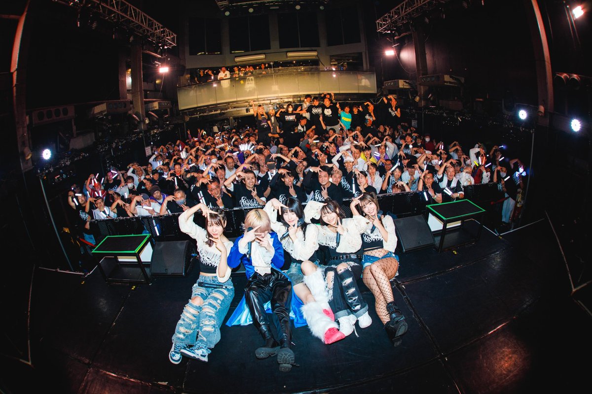 あんちゅ生誕ありがとうございました🤍

ステージもフロアも激アツすぎて燃えるかと思った🤣

それくらい楽しかったしあついライブ、一緒に作ってくれてありがとう！
そしてカバーではあんちゅと2人の曲もやったり……あんちゅがやりたい事たっくさん詰め込んでくれた素敵な生誕祭でした🥰 https://t.co/vBI5McBcfz