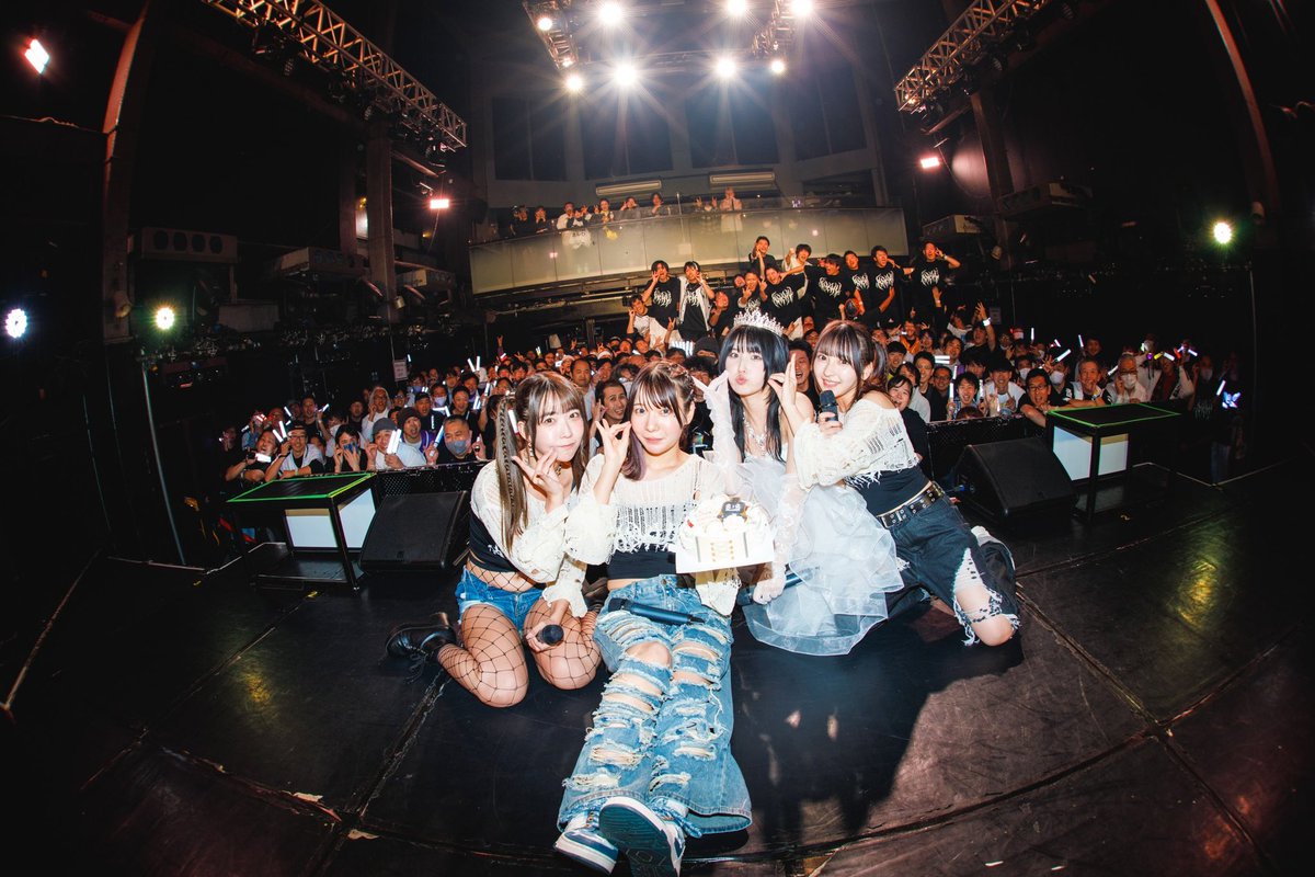 あんちゅ生誕ありがとうございました🤍

ステージもフロアも激アツすぎて燃えるかと思った🤣

それくらい楽しかったしあついライブ、一緒に作ってくれてありがとう！
そしてカバーではあんちゅと2人の曲もやったり……あんちゅがやりたい事たっくさん詰め込んでくれた素敵な生誕祭でした🥰 https://t.co/vBI5McBcfz