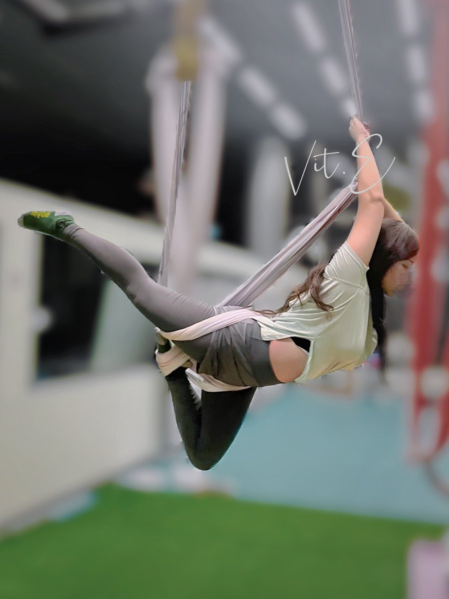 冬天到了
召喚肥美的肚肚出來見客(　ﾟᵕﾟ)

#空中瑜伽 

又來到煩惱交換禮物要買什麼的季節😮‍💨 https://t.co/cAFjaN6tW2