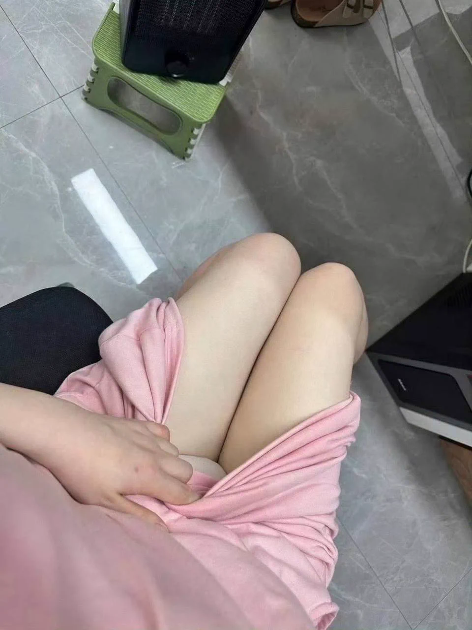 周日加班把约好的约会计划都被打乱了…一个人上班穿的随意点，总想找点刺激的事情去做，浅玩一下露出吧～想约同城的可以私信，带上素质与真诚哟～ https://t.co/4yRRO5FKWw