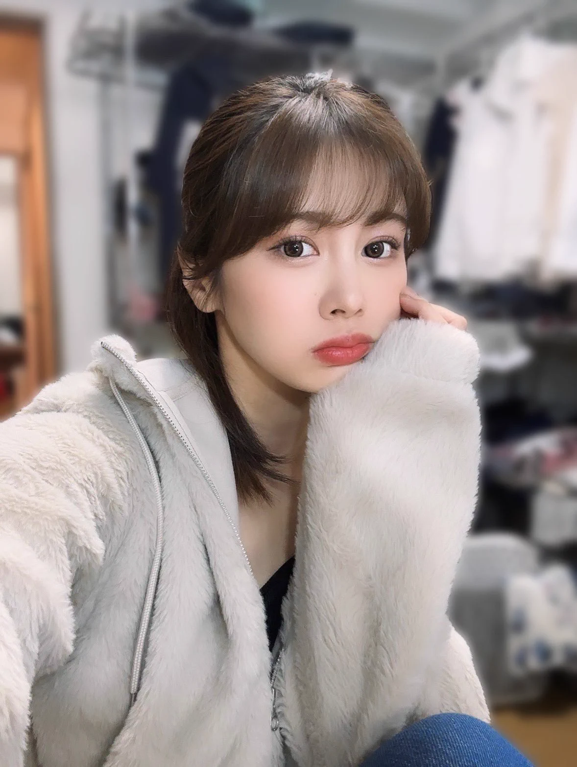 普段のみゆのが可愛いてみーんなに言われるから自分でメイクしてヘアセットしました！どうですか？🙄 https://t.co/Rsoe4H9pGW