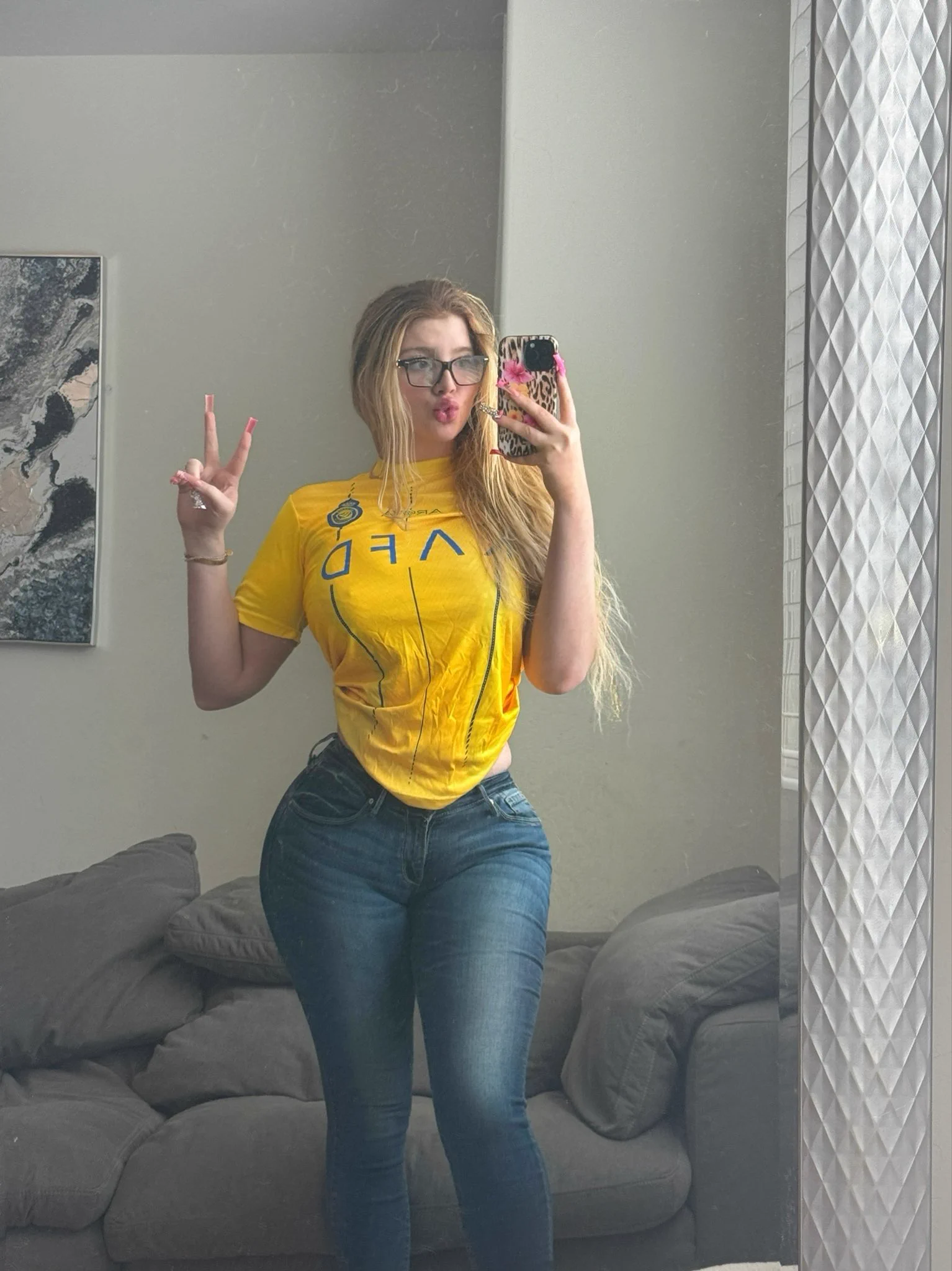 @kirawontmiss she’s my cousin lol she just doesn’t have a FREE OF like me 🥰 https://t.co/B4Inv1xP7G