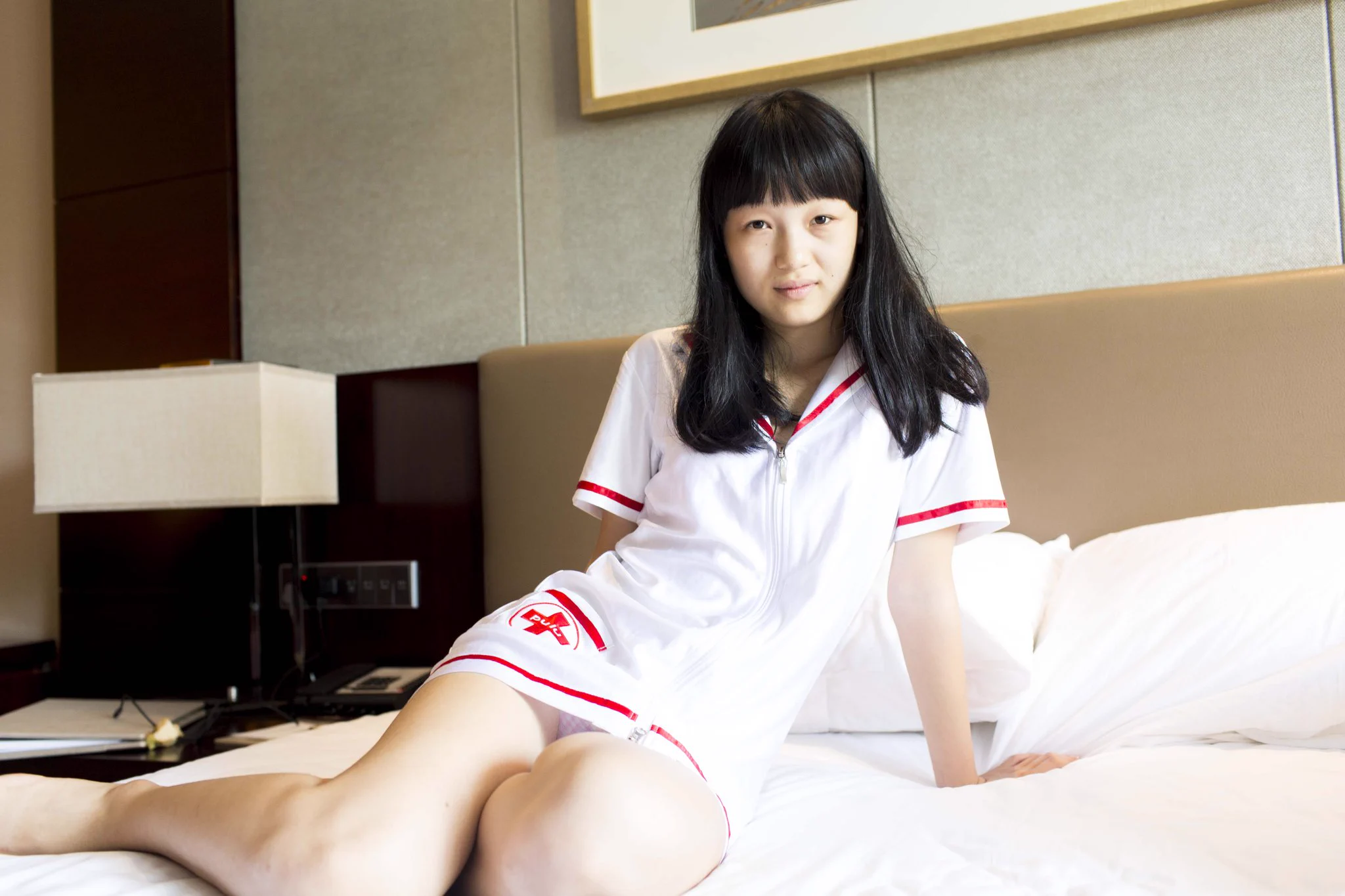 16岁的小妹妹要拍私房，给她换上护士制服，然把JJ怼到嘴边，她说不会口活，直接硬塞进去，无师自通了。食髓知味，第二天早上主动给我口醒了。投稿 （已经认证） @euteeeee@wqganenshi_@Fengsiyuan https://t.co/FP5e8uWDwA