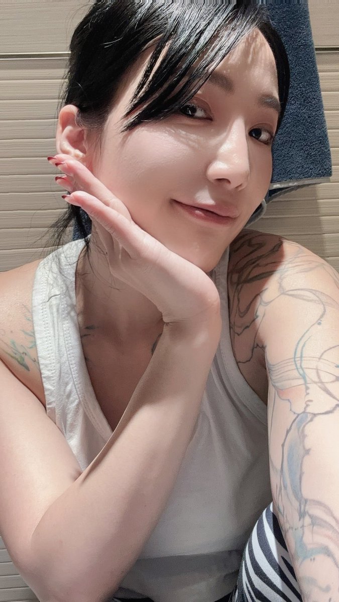 你們覺得第幾張像楊謹華？
😂😂😂😂😂😂
#影后 https://t.co/utmvISQOMw