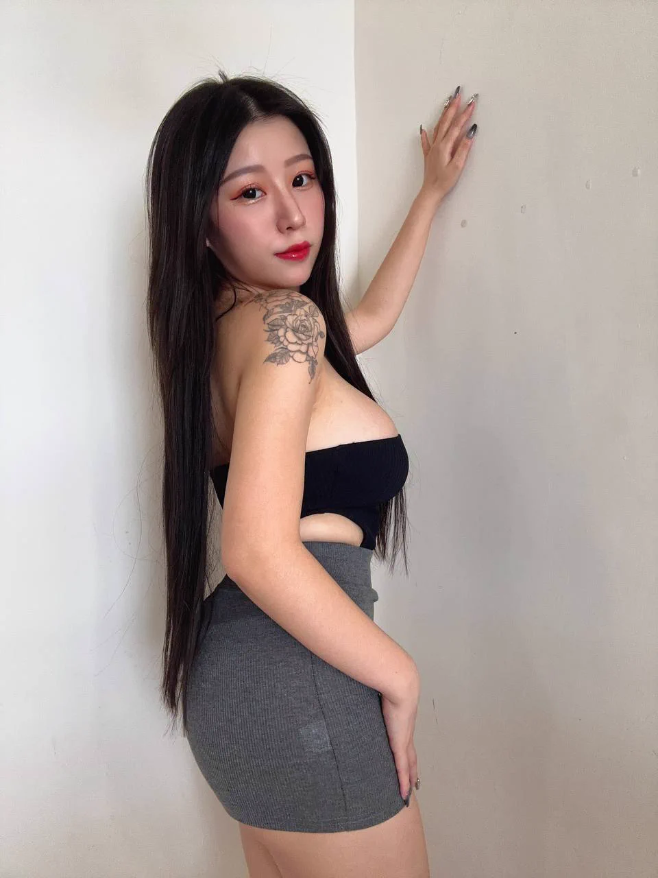 Why no one is following me? bc i'm asian? 🥺 https://t.co/Tc5oa6Lb7W