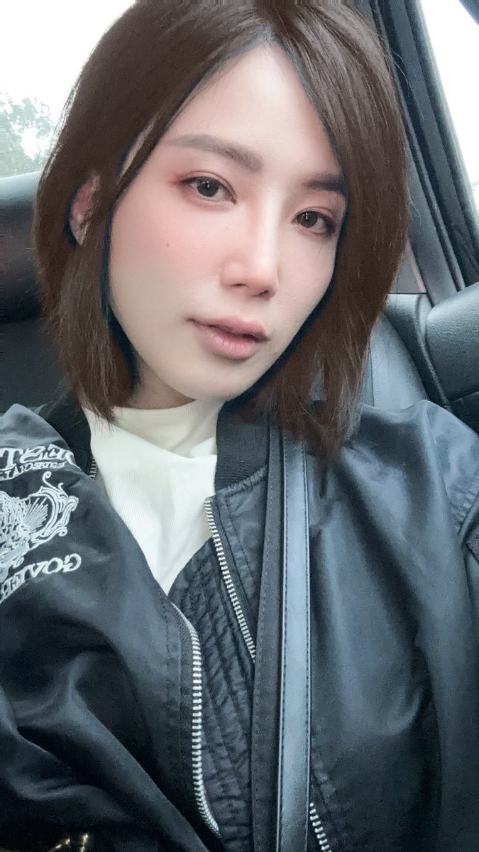 今天感覺沒睡飽又有點憂鬱
😂😂😂
這風格好像也滿適合我😳嗎？
#我是卡利 #暗黑楊謹華 https://t.co/HEbZxt13bt