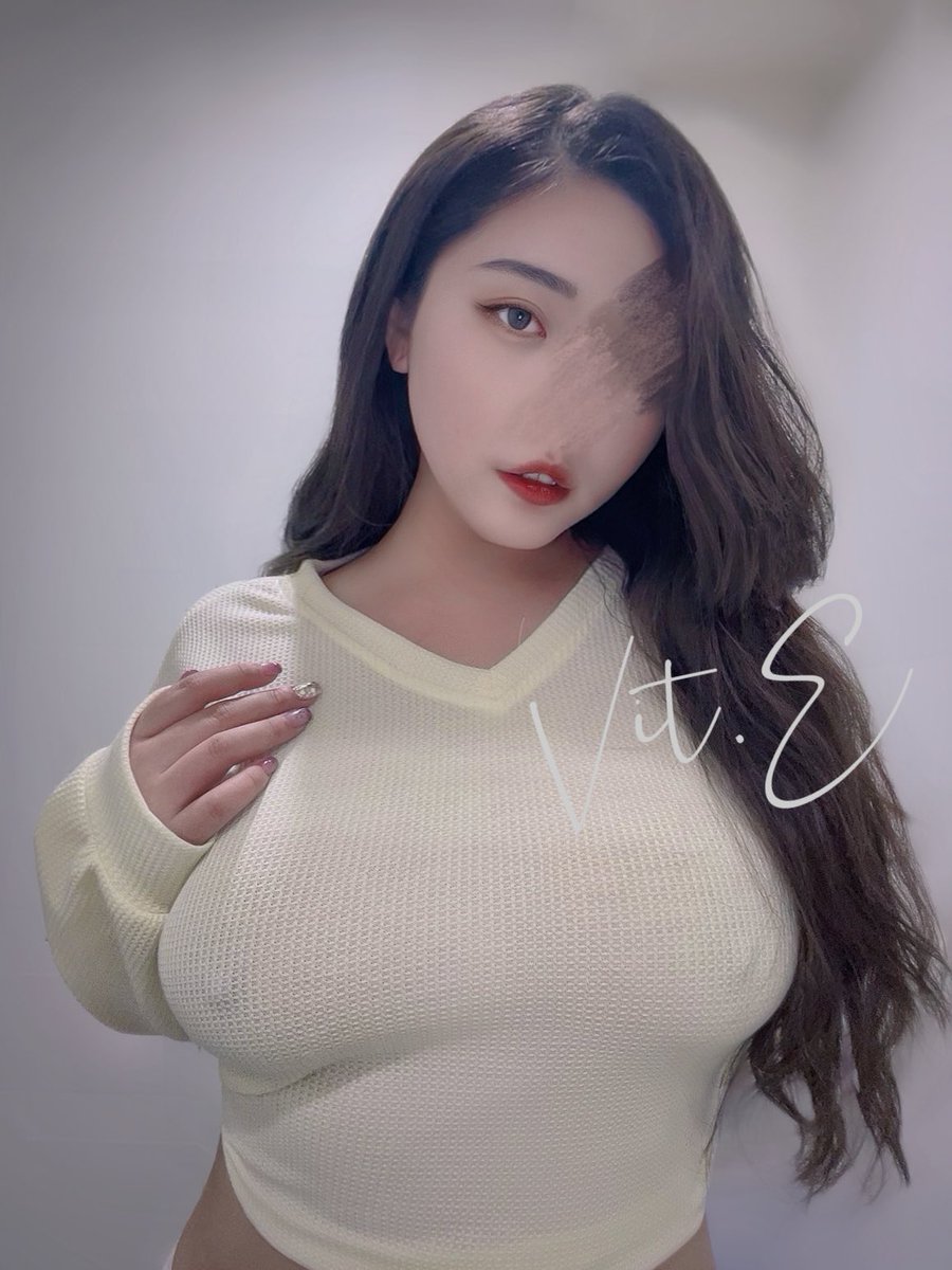 在璐娜那邊留言說
昨天狠心刷了明年帶父母去歐洲的機票
結果一堆按愛心的通知
讓我一直看到那篇留言
整天都被提醒這份心痛🥹

#辦公室 

🌟生日月無碼套圖活動倒數中
保證精美歡迎私訊瞭解✨ https://t.co/nDvmkiRZKm