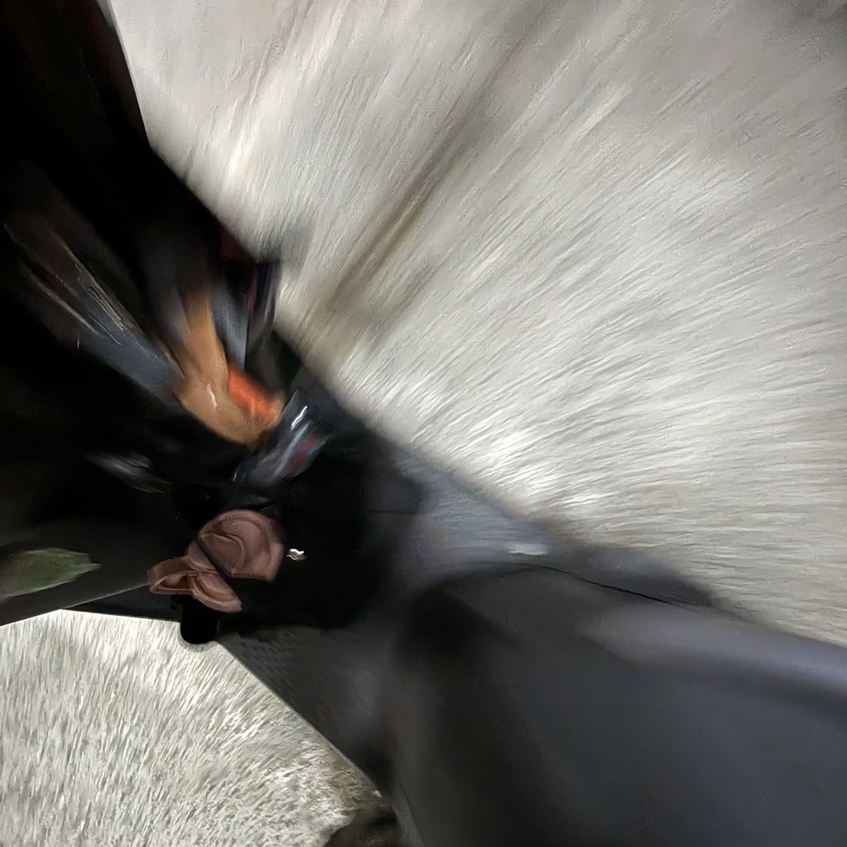 下班後才發現自己沒拔鑰匙

（我鑰匙圈是耳機包）
（太過於震驚所以照片變這樣-.-） https://t.co/jaZ7NFOb71