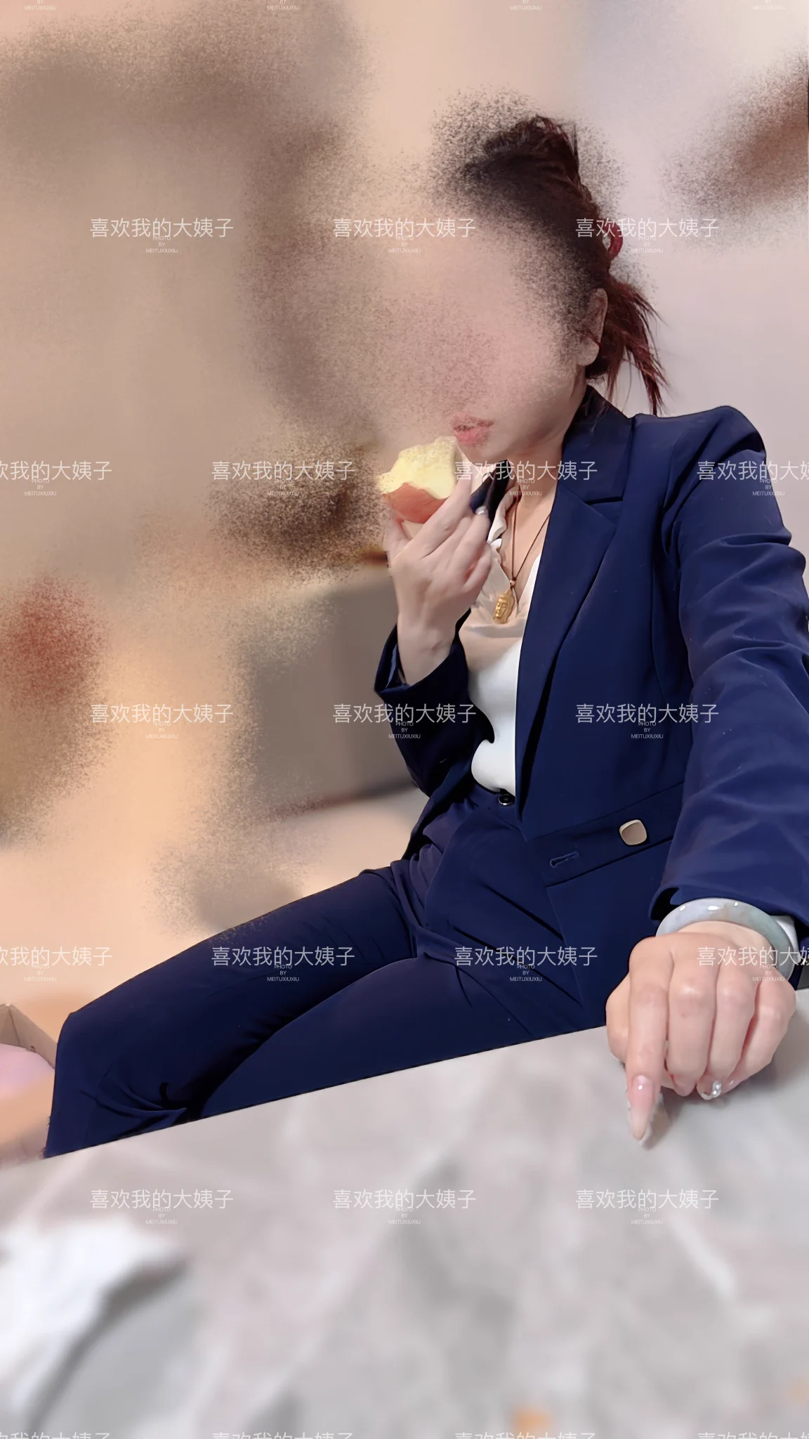 11月28号晚上好兄弟们，刚下班回家大姐和老婆正在(请看照片) https://t.co/nIcdXt5JZM