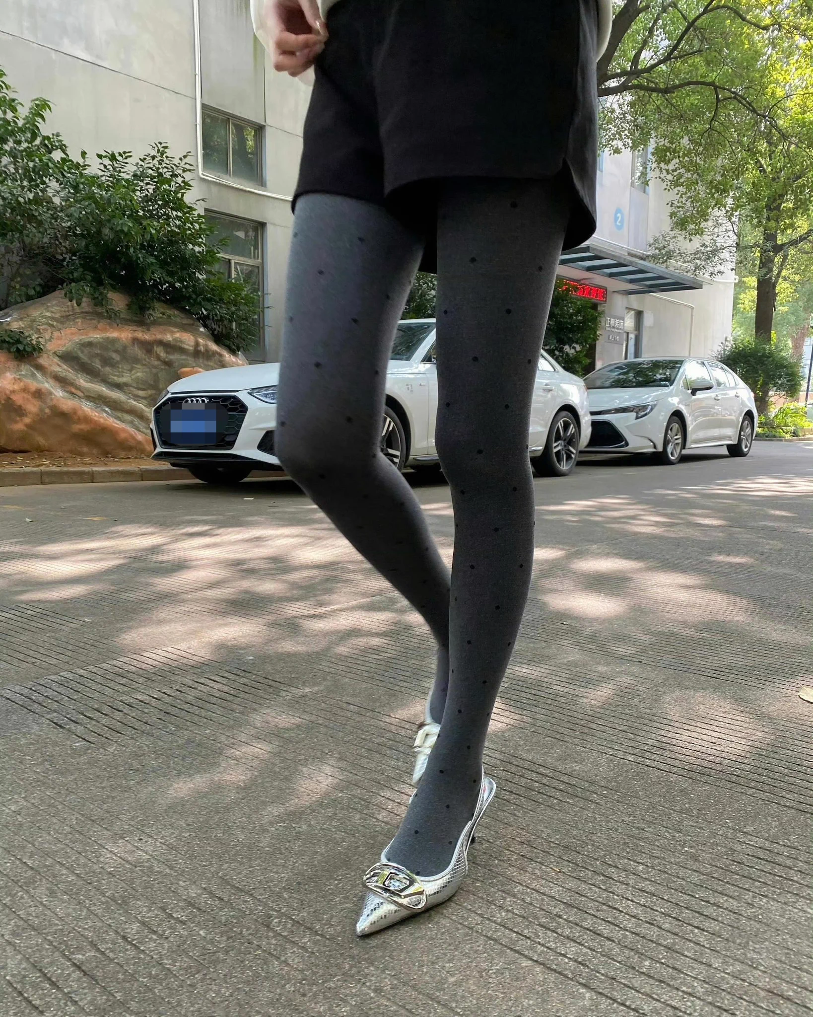 0579浙江金华网友分享，坐标婺城区。刚给老婆买的厚灰丝，发出来给网友们YY，评论区可尽情羞辱，金华同城高素质的同好可上门保养，想去的私信我报名。 https://t.co/1vuNGOzwGQ