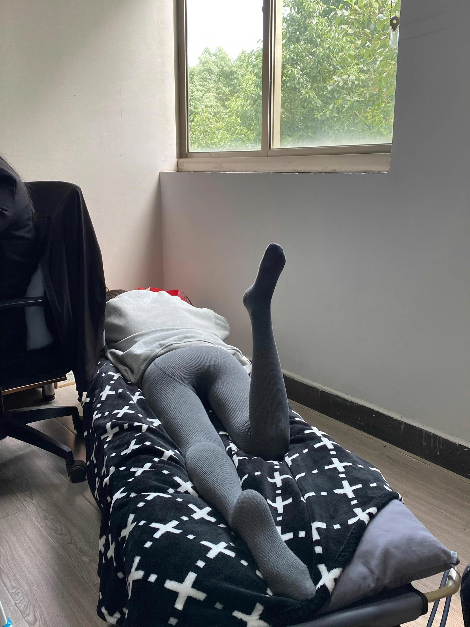 0579浙江金华网友分享，坐标婺城区。刚给老婆买的厚灰丝，发出来给网友们YY，评论区可尽情羞辱，金华同城高素质的同好可上门保养，想去的私信我报名。 https://t.co/1vuNGOzwGQ
