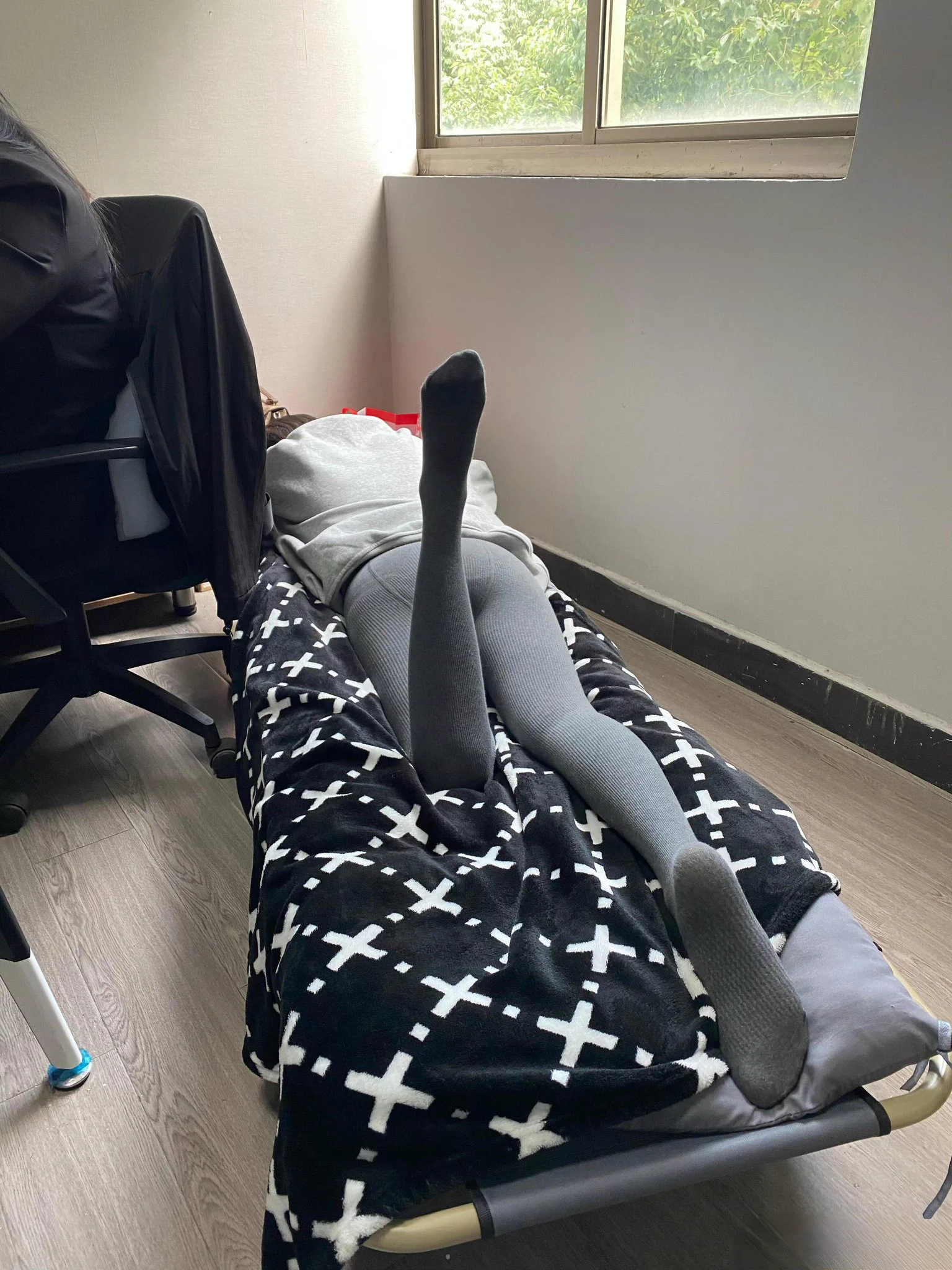 0579浙江金华网友分享，坐标婺城区。刚给老婆买的厚灰丝，发出来给网友们YY，评论区可尽情羞辱，金华同城高素质的同好可上门保养，想去的私信我报名。 https://t.co/1vuNGOzwGQ