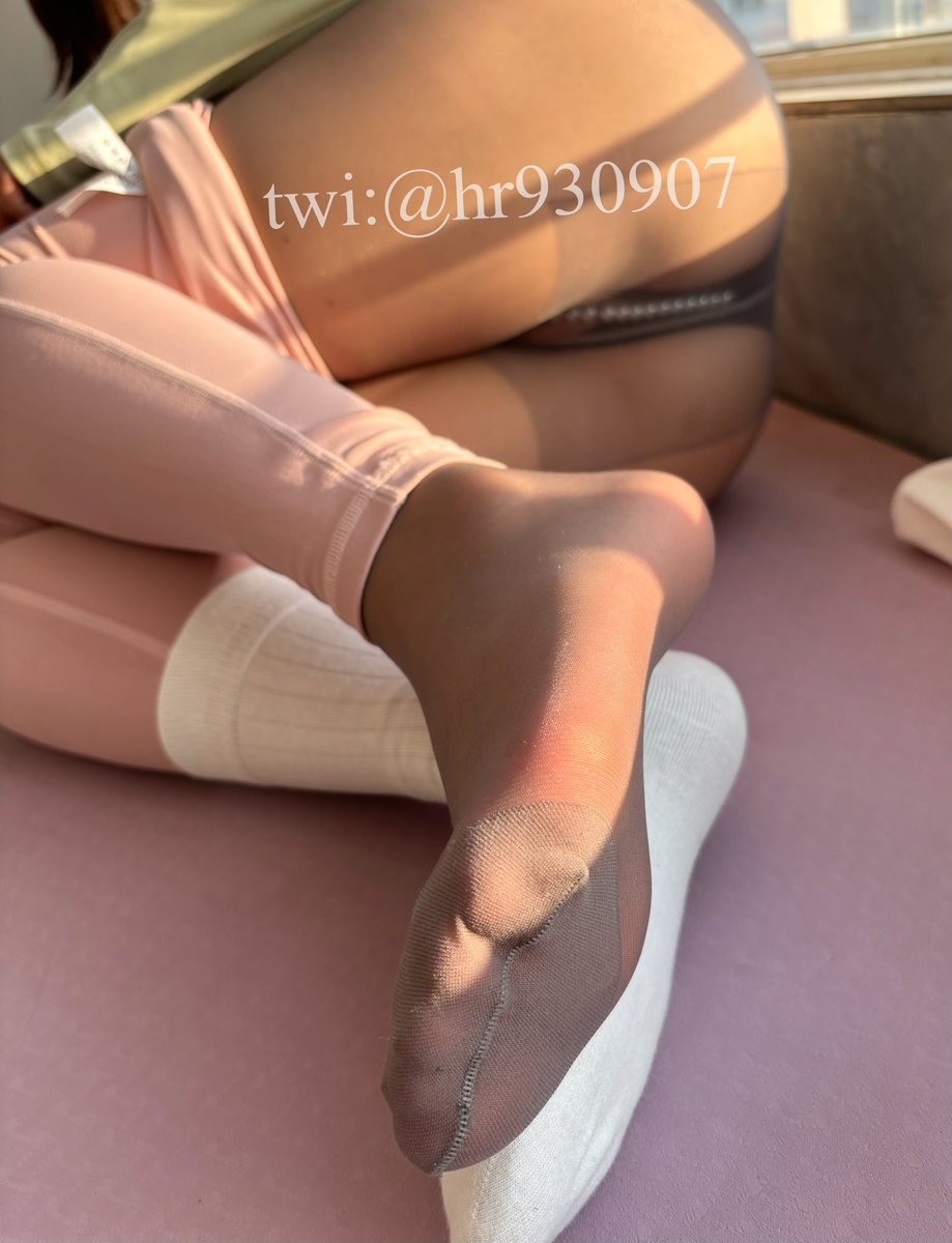 热死了～穿瑜伽裤还是不适合穿珍珠内裤，珍珠磨bb都滑进去了……
@JWCJ_kuxs 
@RLWJ_kuking https://t.co/a5riCzrvdS