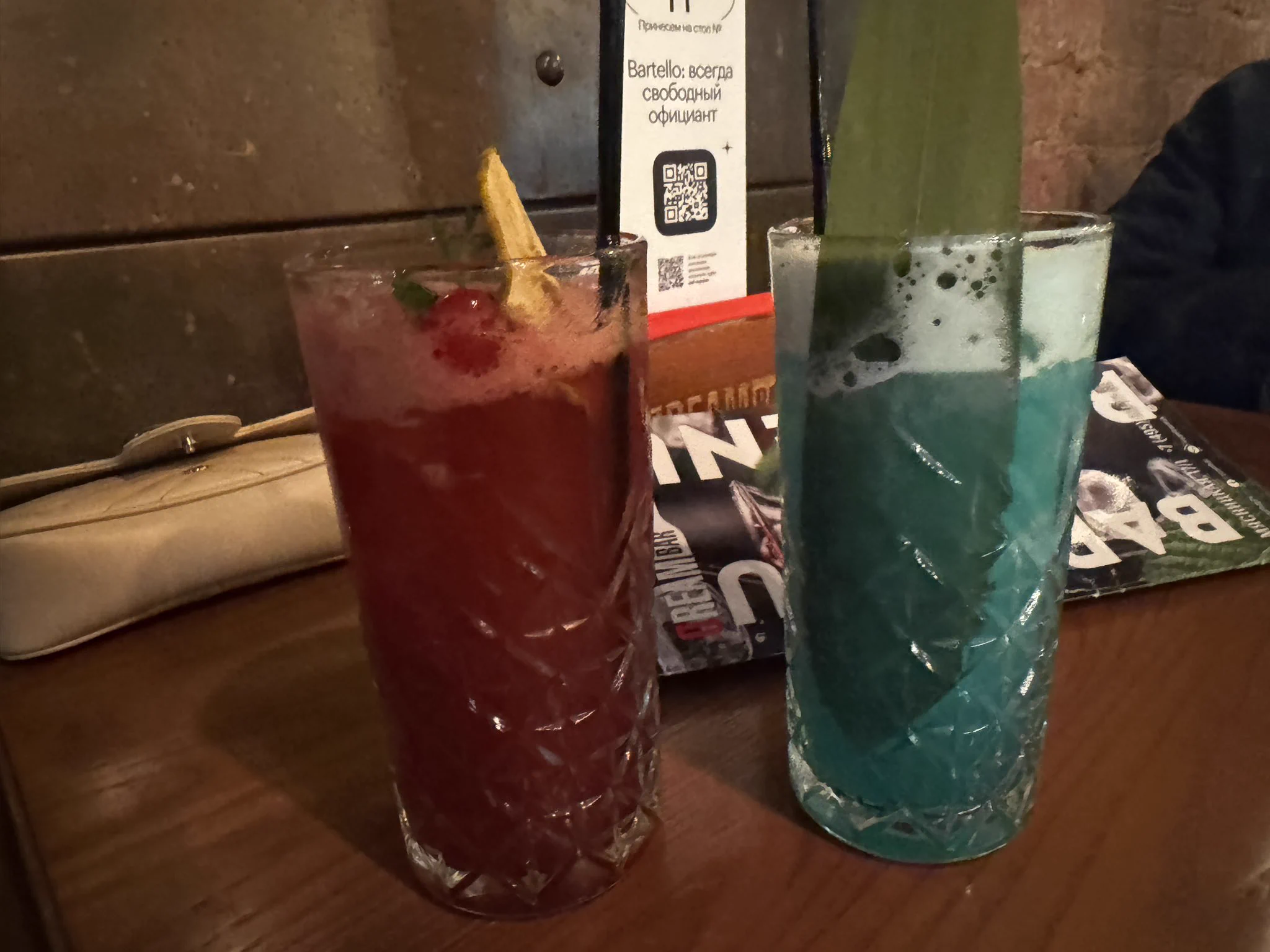 喝多了没力气更新了^ ^这边的酒比饮料还便宜二十多块钱一杯^ ^明天去吃2022年的米其林（原因你们懂的哈 现在没米其林了） https://t.co/CkbICP0KCF