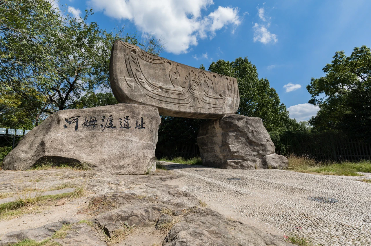 The Hemudu Site Museum in Yuyao, Zhejiang, not only offers a rich display of historical relics, but also serves as a window into prehistoric times. It takes visitors on a journey through time to deeply appreciate the profound heritage of Chinese civilization. #AmazingZhejiang https://t.co/cSfGnp2zk1