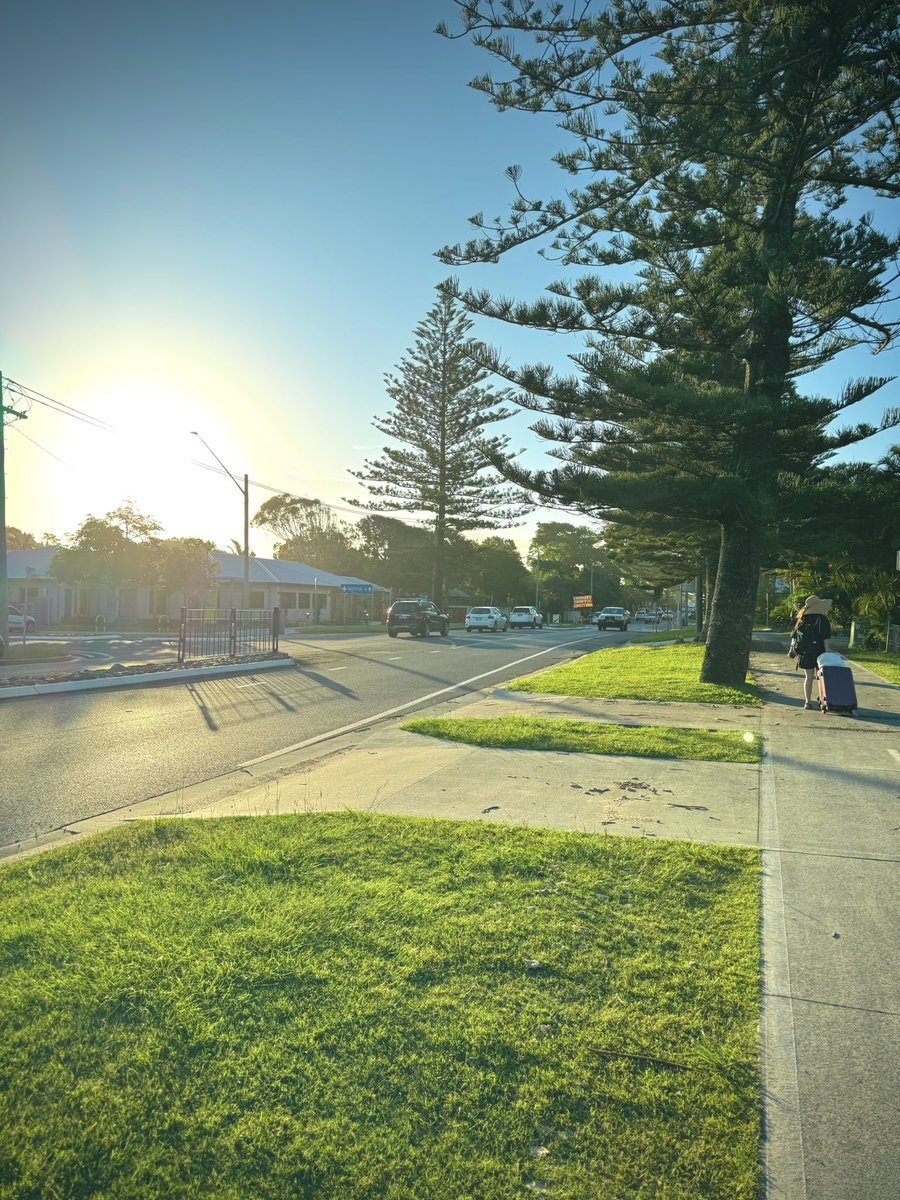 こちら、バイロンベイにいるのですが、19:50です！日本は何時ですか？どーぞ https://t.co/55zuTnU6CB