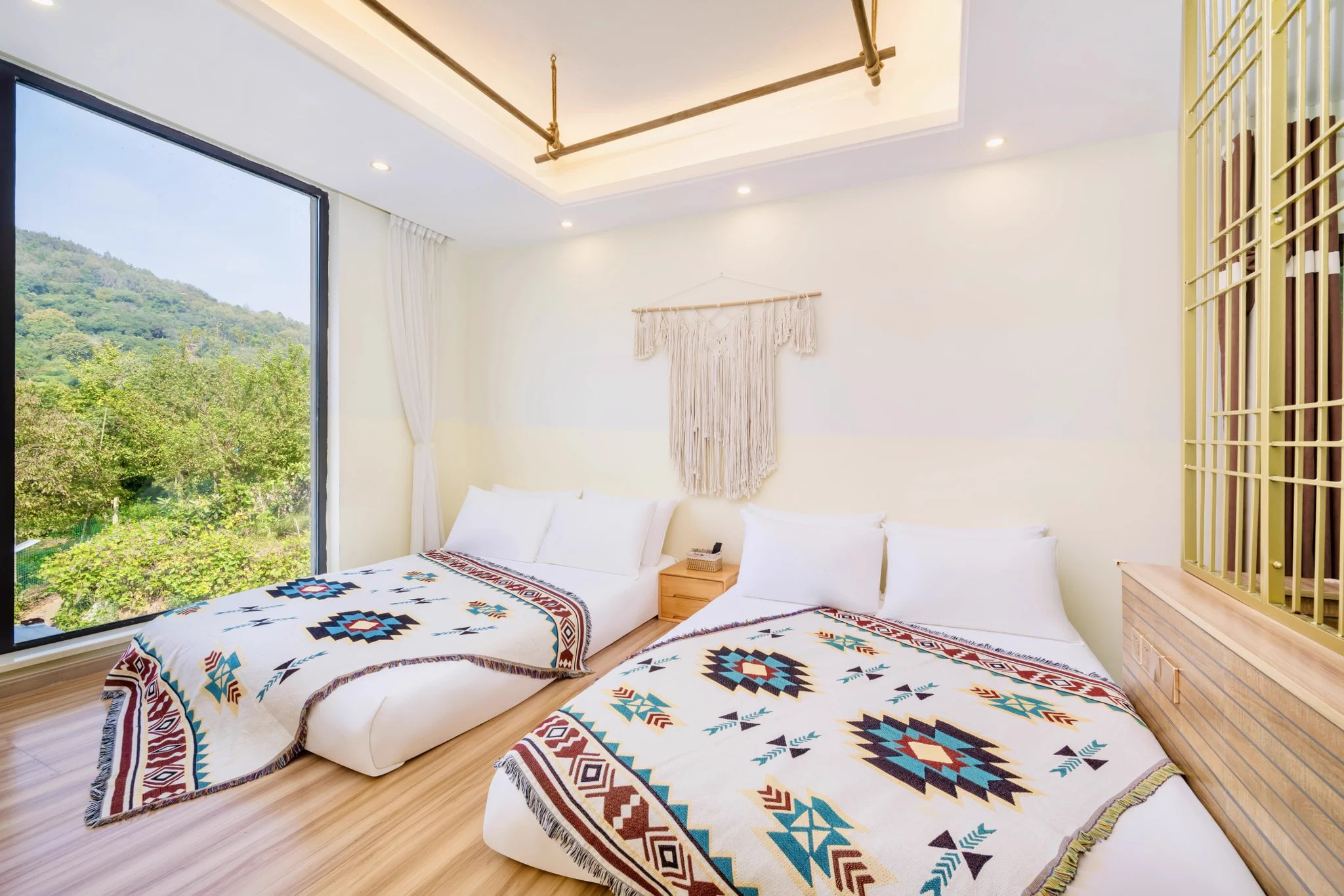 Selecting a comfortable homestay is the priority of many travelers✨. Here are three recommended lodgings in #Binhu district, #Wuxi – Peace Lodge, Maji Guishanju, and Fanyi Shanju,💕which were recently upgraded to national-level homestays. 🫶Feel free to peruse the photos below and pick your favorite🥰! #ExploreBinhu #Jiangsu