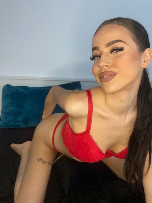 @dyocantmiss Ready for a surprise? 😘 https://t.co/f6jOeQZAEJ