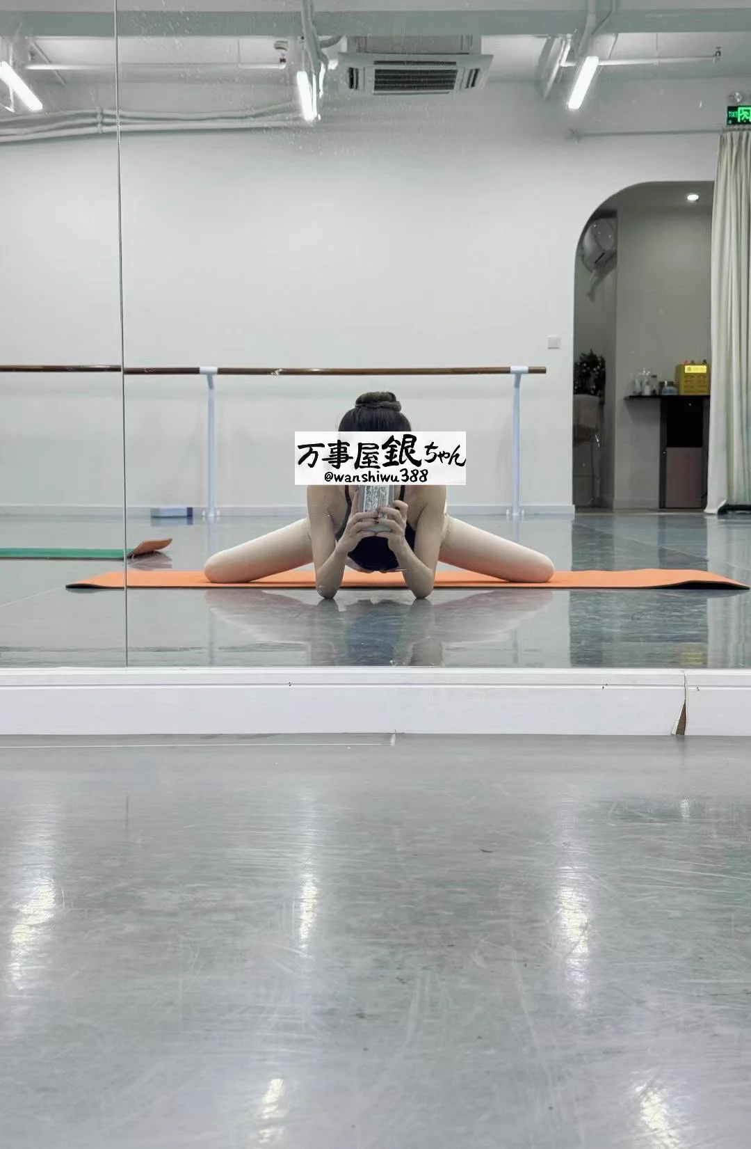 地区北京：舞蹈生“小娇妻”—一夏宝，166/42kg/A/37码，极致的腰臀比，身体纤柔，可解锁各种高难度动作。骨感美脚诱惑，喜欢各种qqny，通体雪白水润，赶上饭点还可能解锁美厨娘play，温柔女友感拉满。已入驻，线下约会私信@wanshiwu88 https://t.co/g2ghkuJeb9