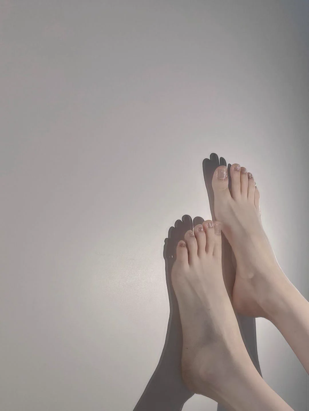 夏宝的美脚鉴赏——谁能想到看起来干干净净的白嫩脚丫味道居然这么上头。 https://t.co/GzHsHTSEuX