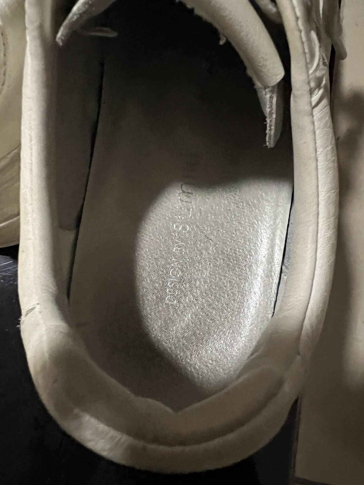 气味系投稿，同好尾随一个漂亮小妹，玩到了现脱运动鞋，还有踩得发给的鞋垫！ https://t.co/NfNAuUXoh7