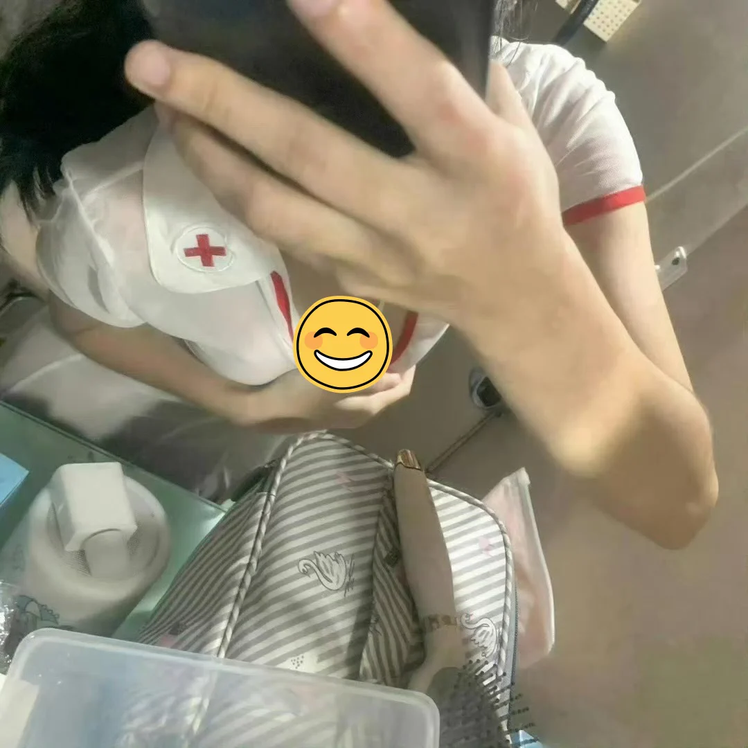 當服裝店的老闆娘不一定賺很多都是為了生活奔波今天來當治病的姐姐 來問問看有沒有生病的弟弟店裏新到貨一批cosplay女裝 好看嗎 https://t.co/JKrxNC8O9r